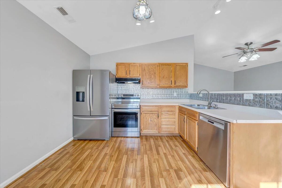 920 Pocahontas AVE - Photo 6