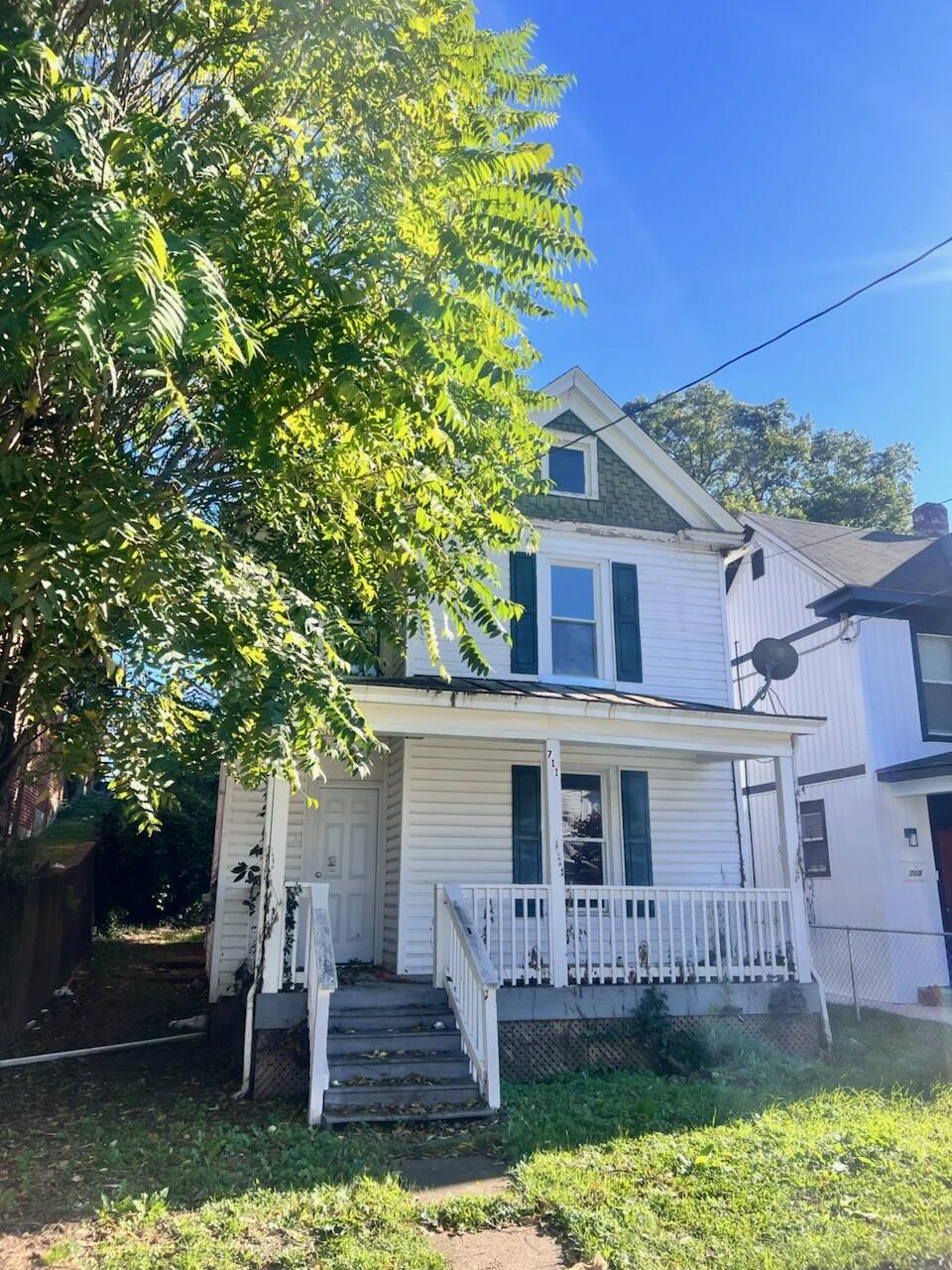 711 Stewart AVE