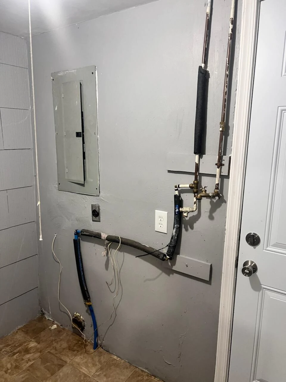 711 Stewart AVE - Photo 9