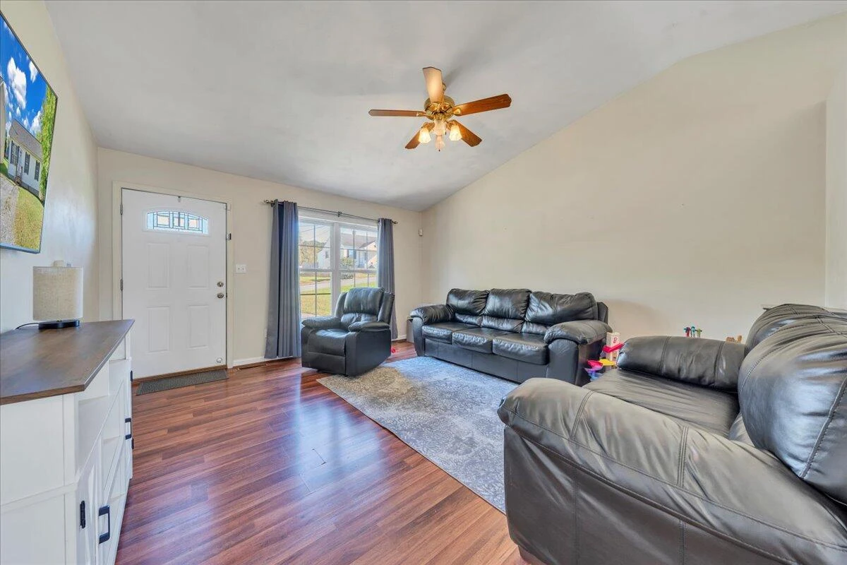 1731 18th ST - Photo 4