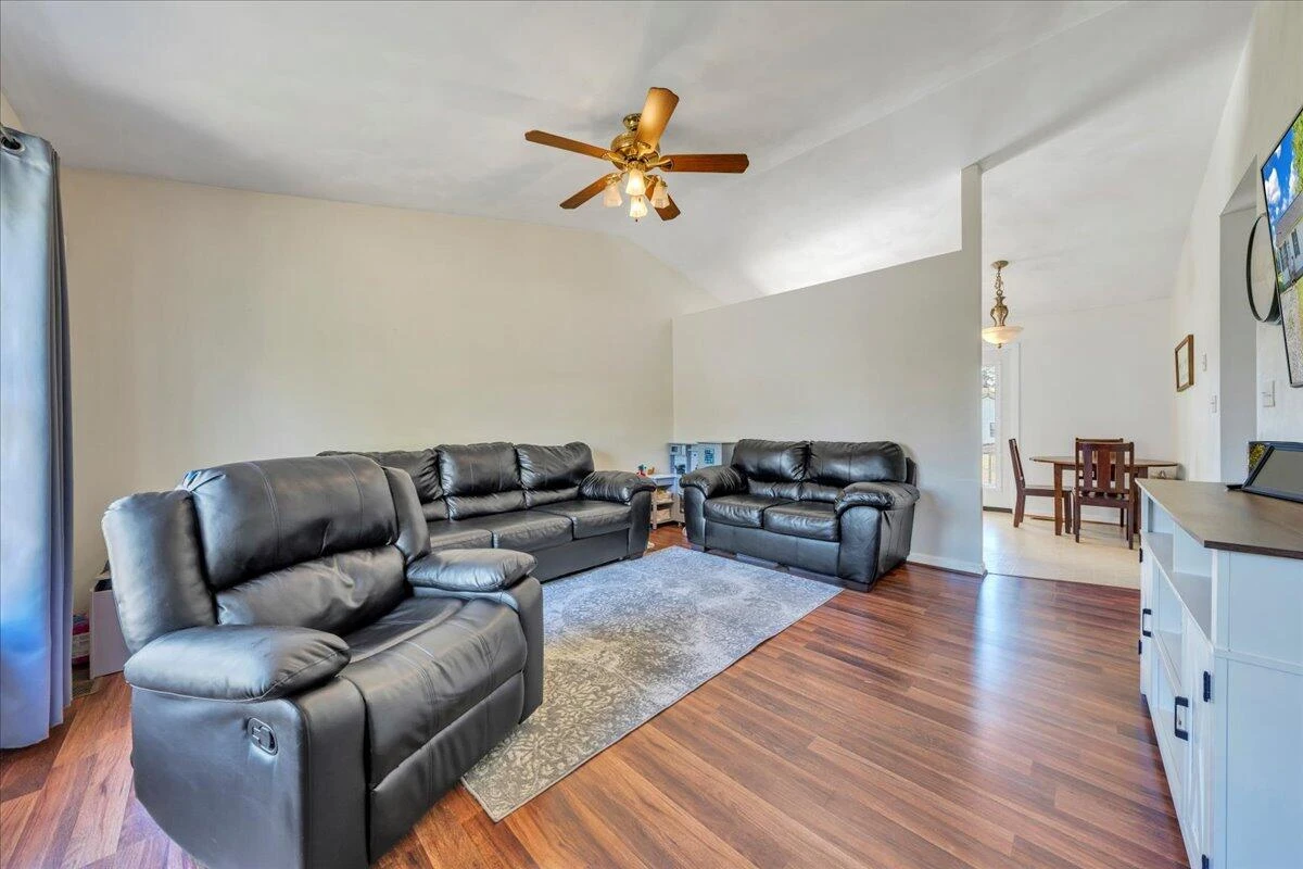 1731 18th ST - Photo 5