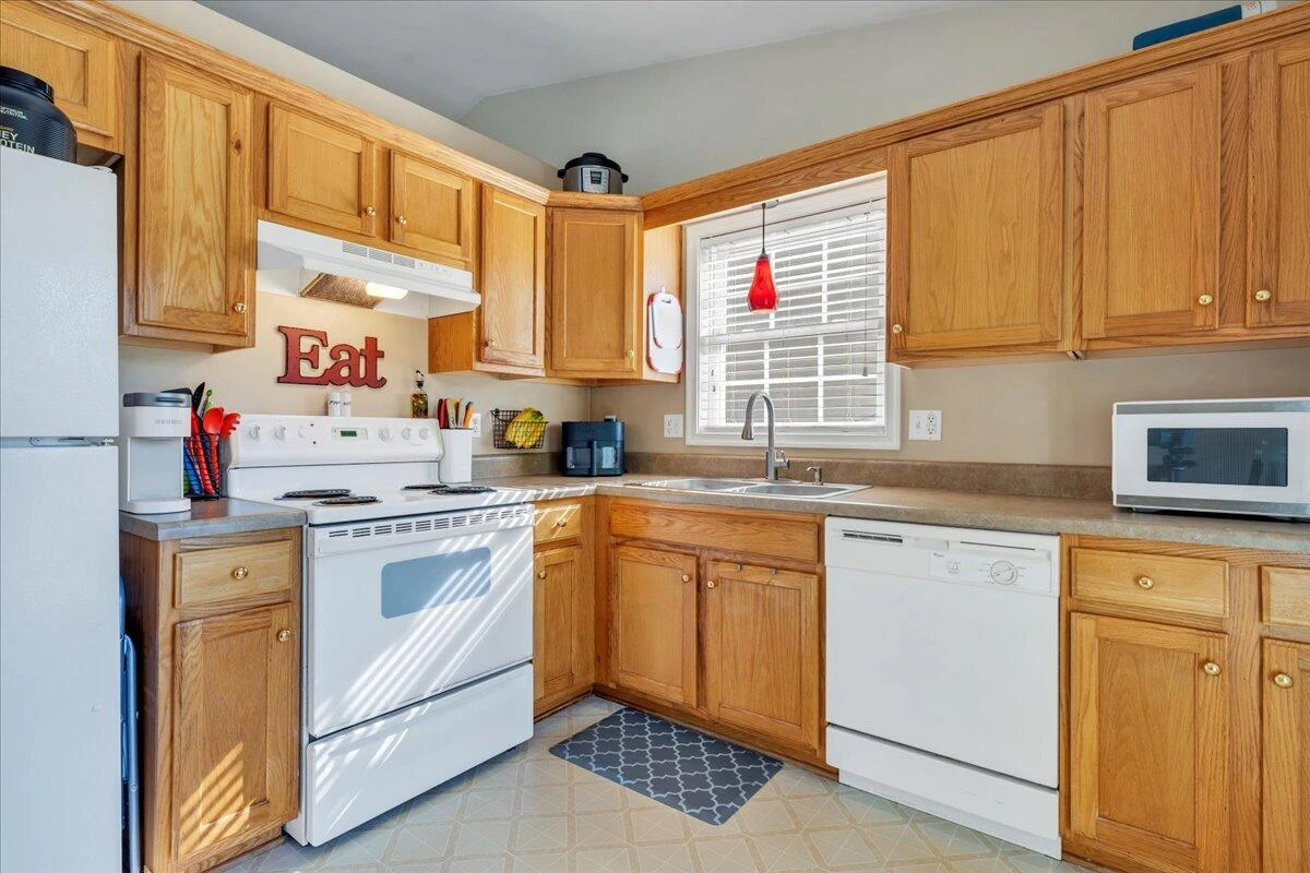 1731 18th ST - Photo 8