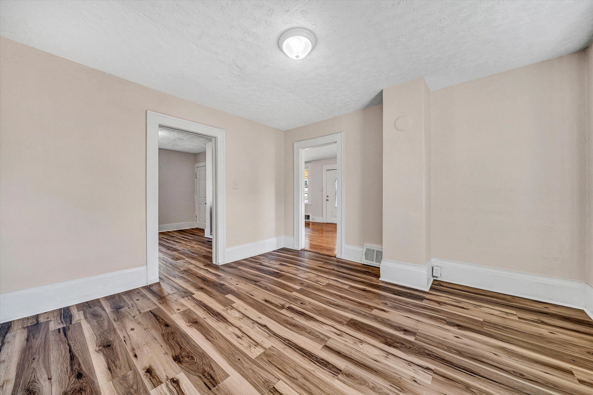 2431 Delaware AVE - Photo 10