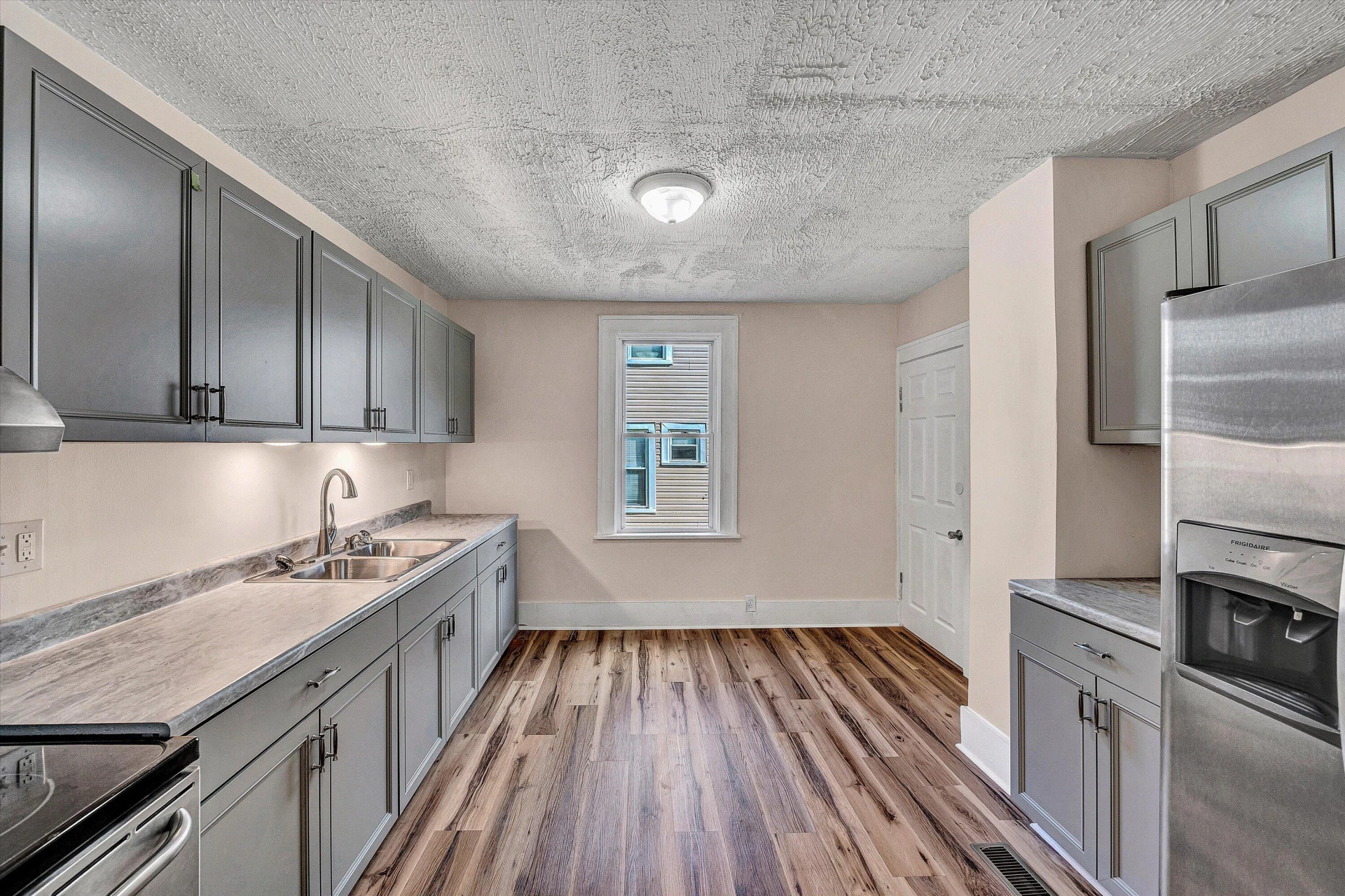 2431 Delaware AVE - Photo 11