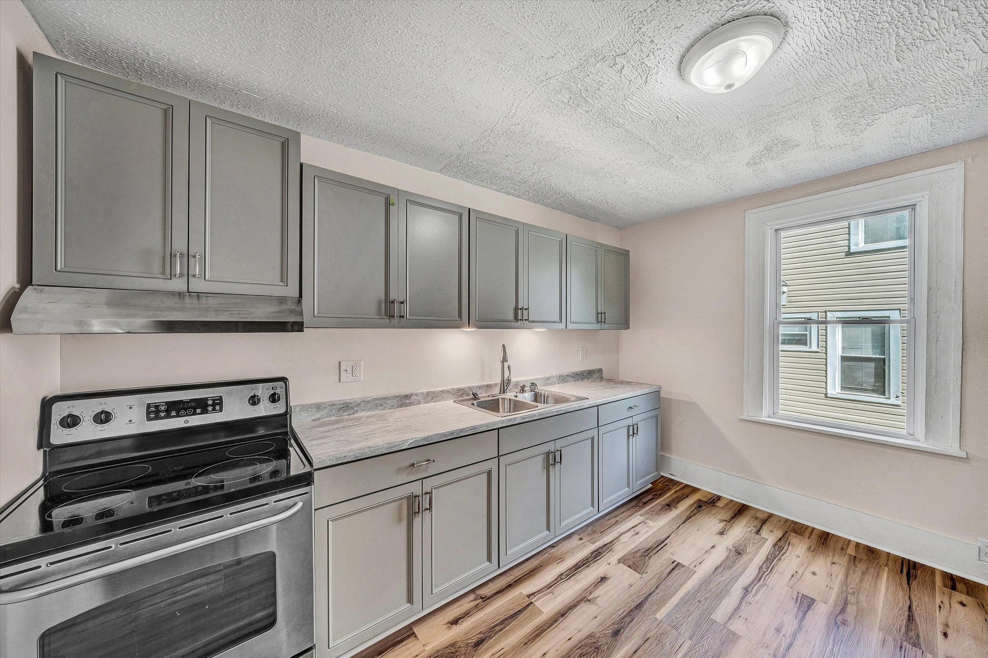 2431 Delaware AVE - Photo 12
