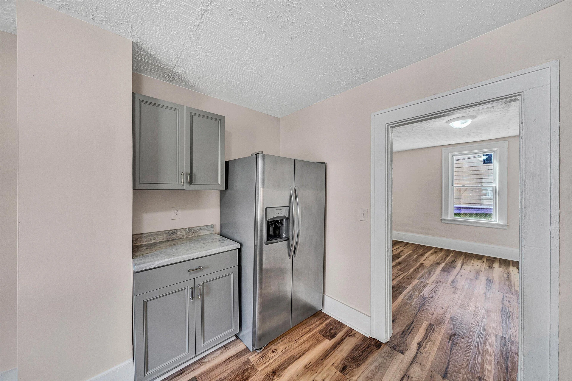 2431 Delaware AVE - Photo 13