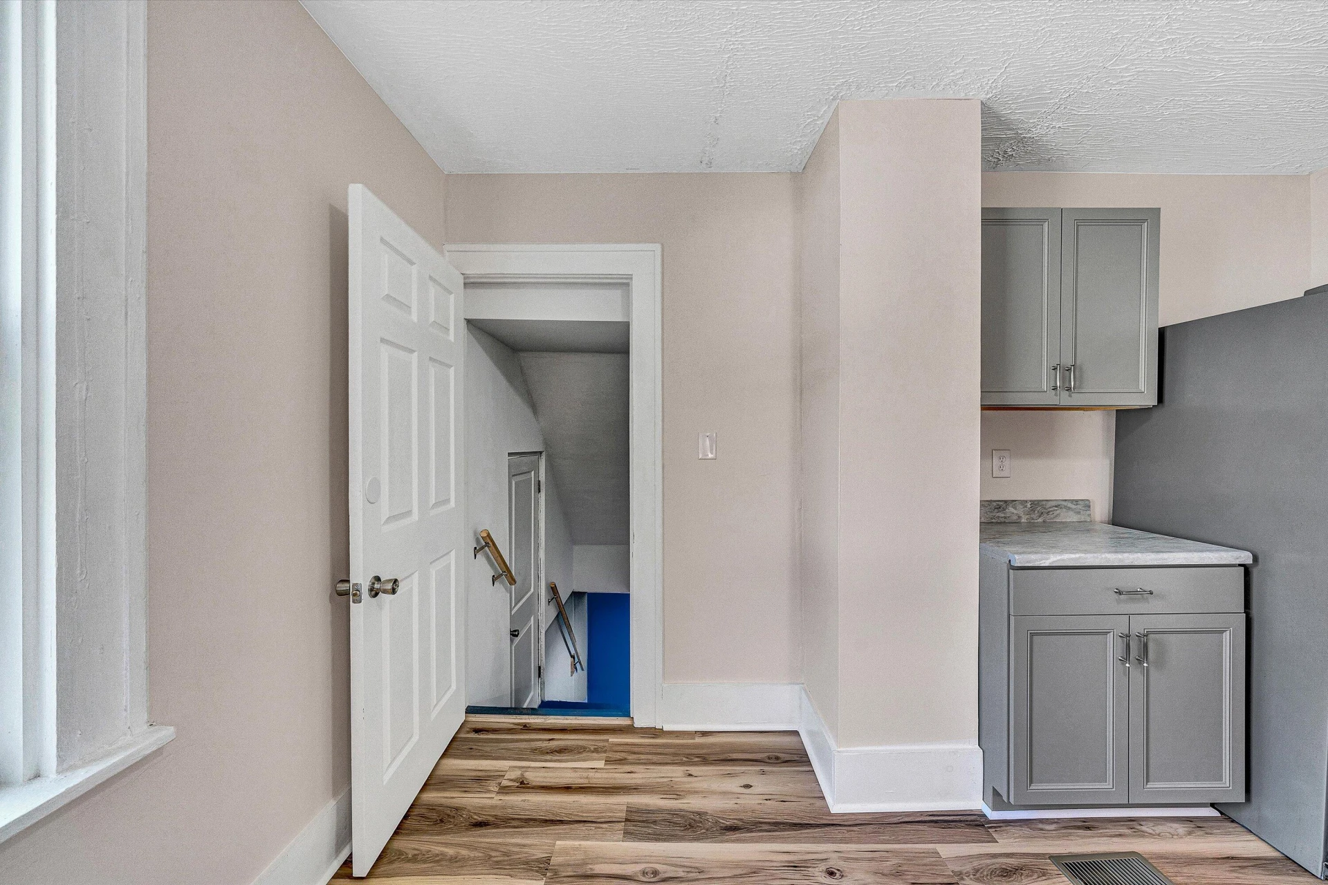 2431 Delaware AVE - Photo 14
