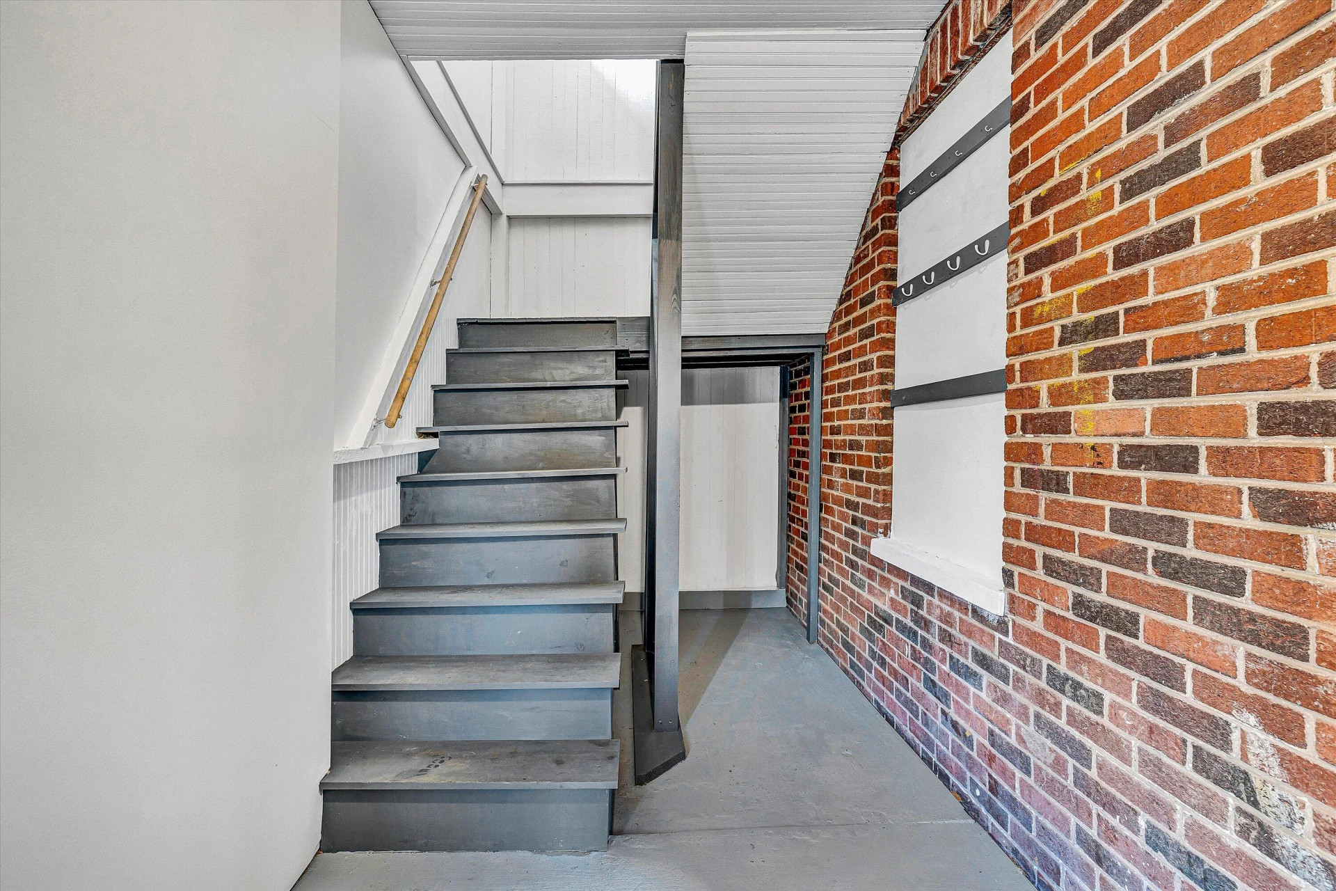 2431 Delaware AVE - Photo 16