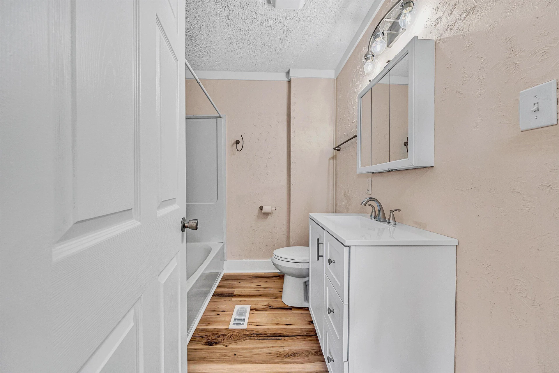 2431 Delaware AVE - Photo 19