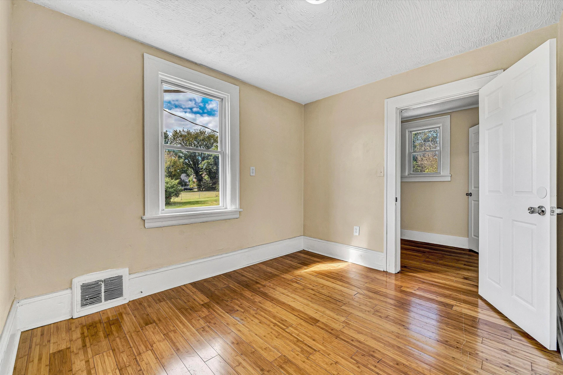 2431 Delaware AVE - Photo 20