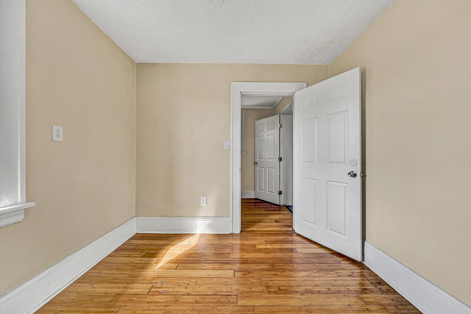 2431 Delaware AVE - Photo 21
