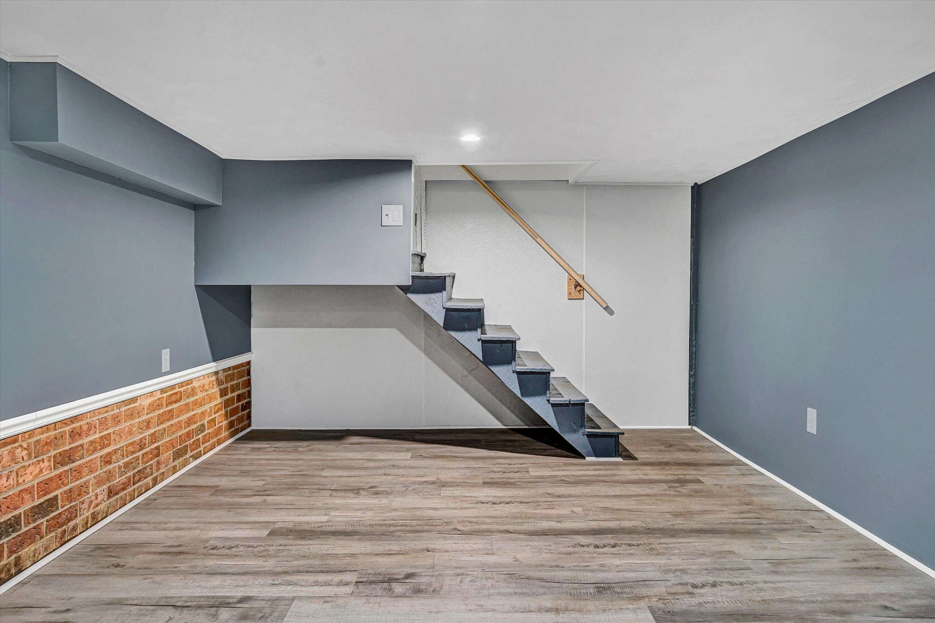 2431 Delaware AVE - Photo 27