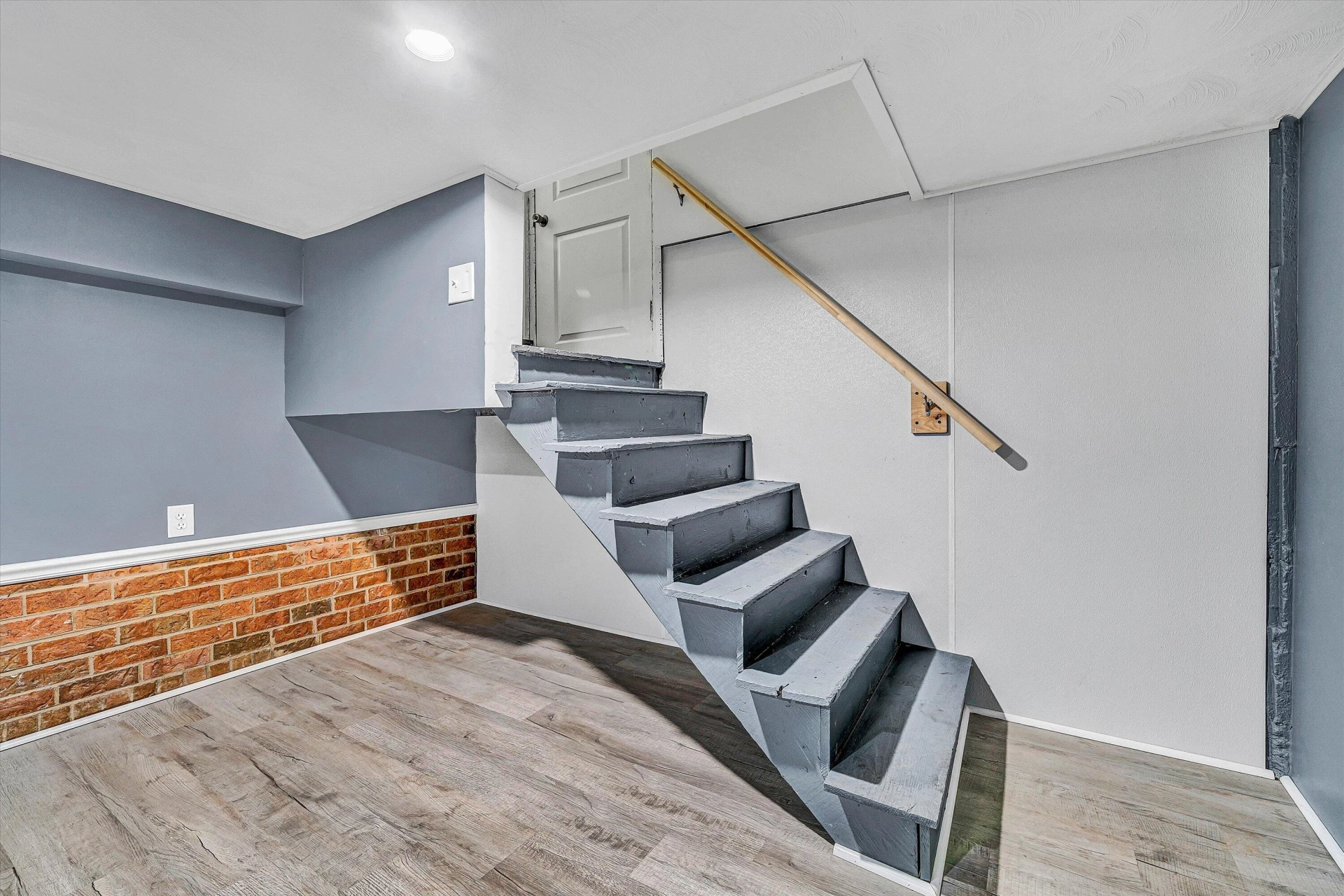 2431 Delaware AVE - Photo 28
