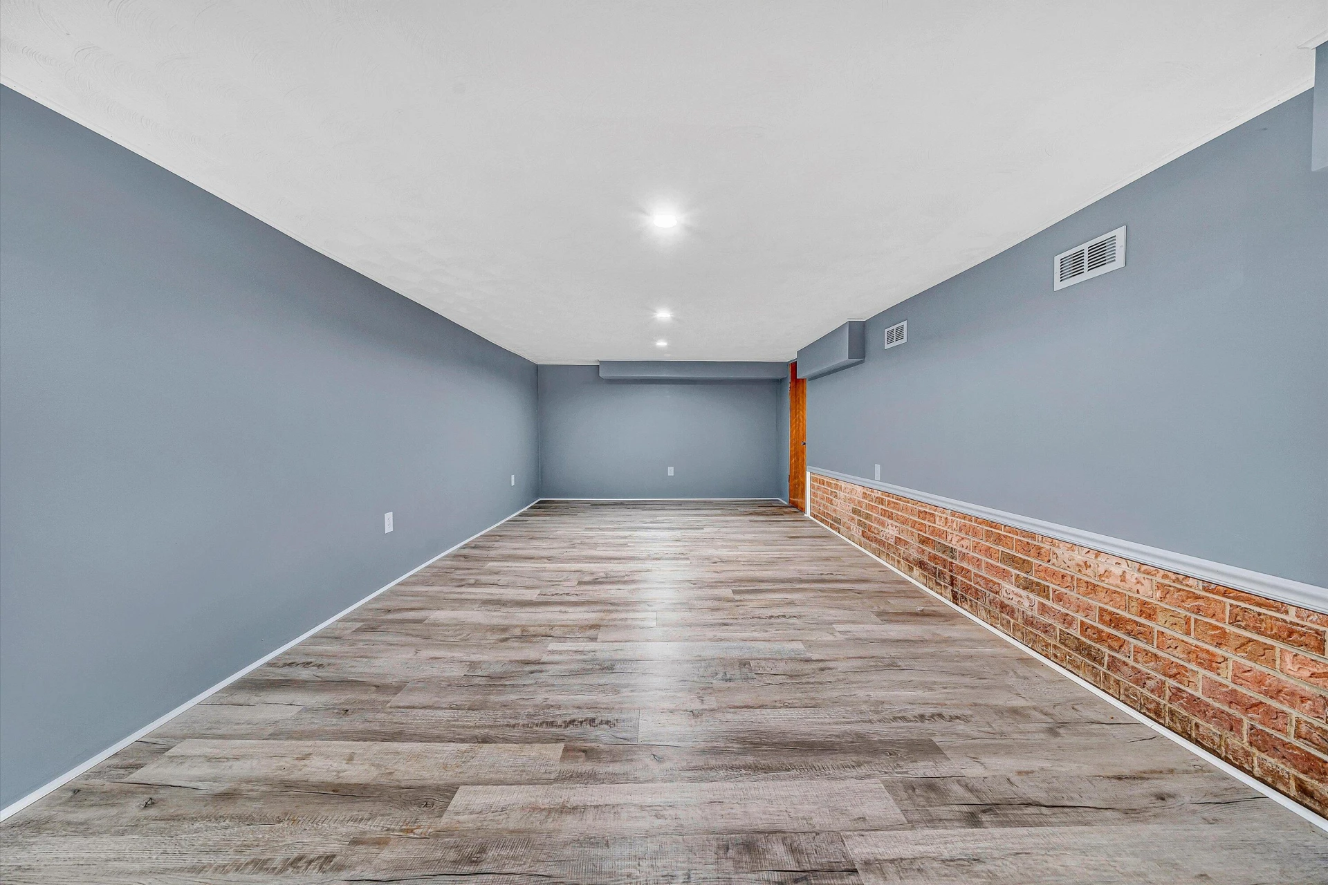 2431 Delaware AVE - Photo 29