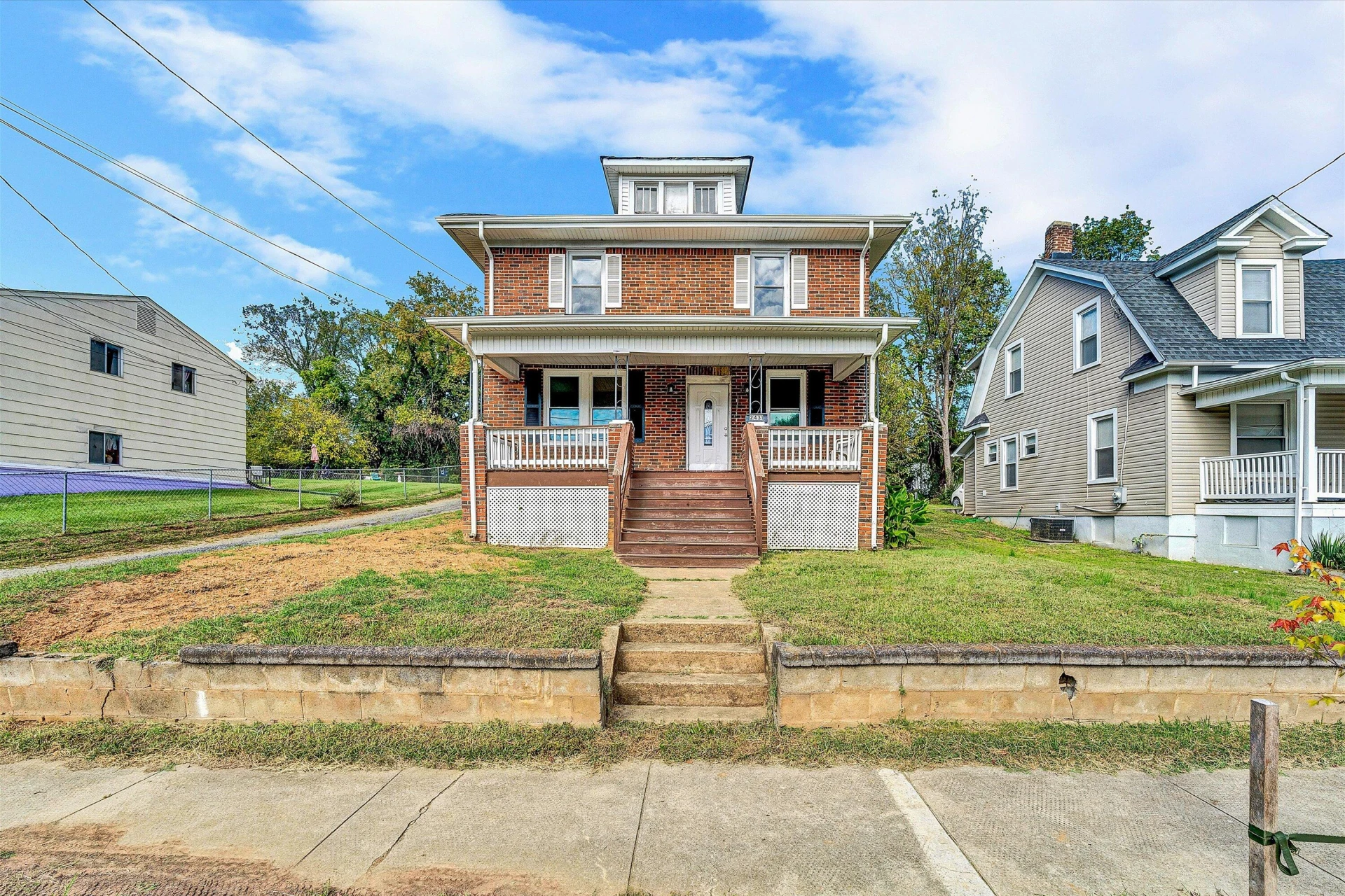 2431 Delaware AVE - Photo 3