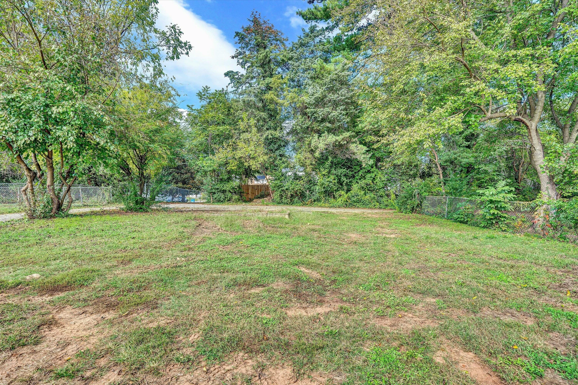 2431 Delaware AVE - Photo 32