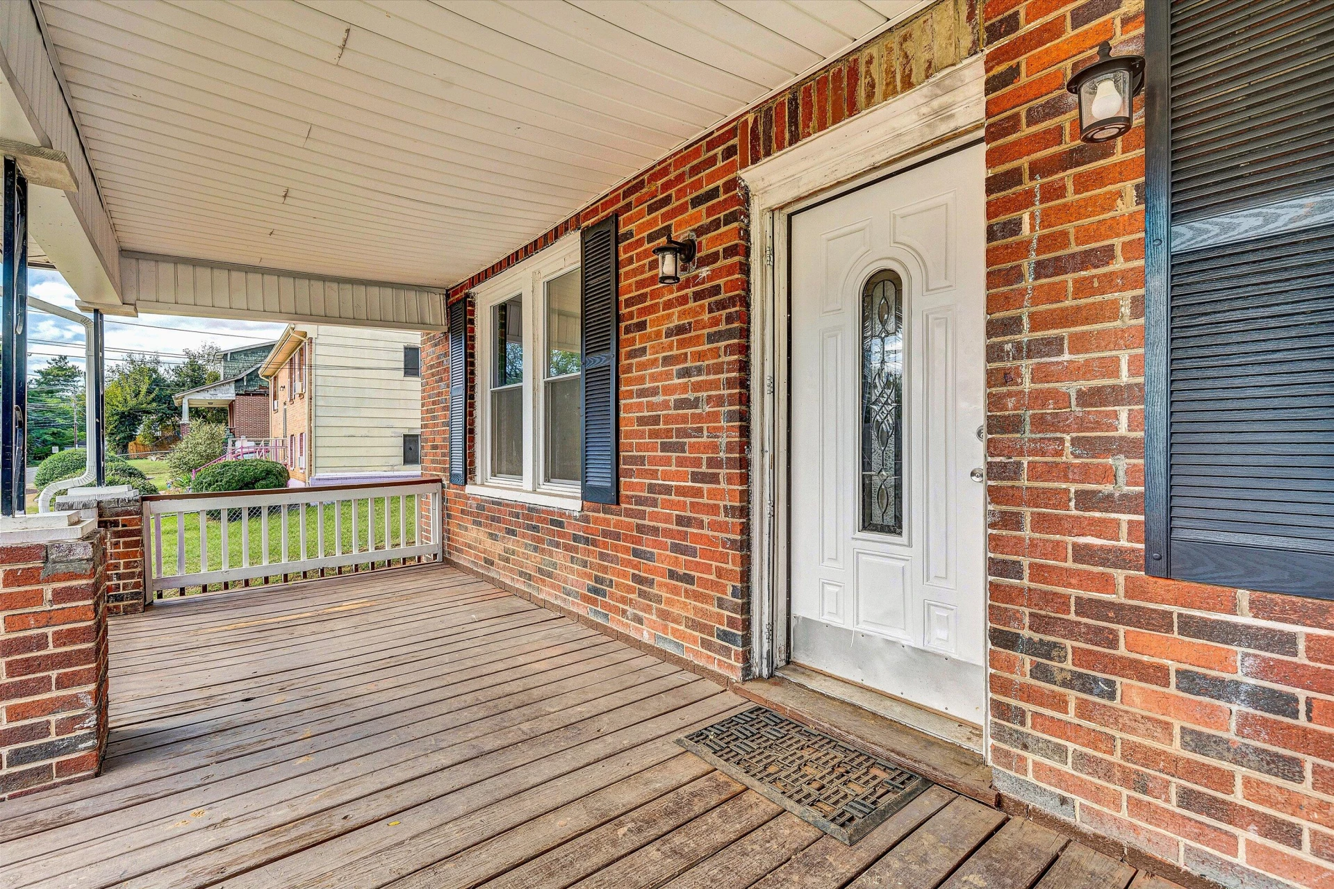 2431 Delaware AVE - Photo 4