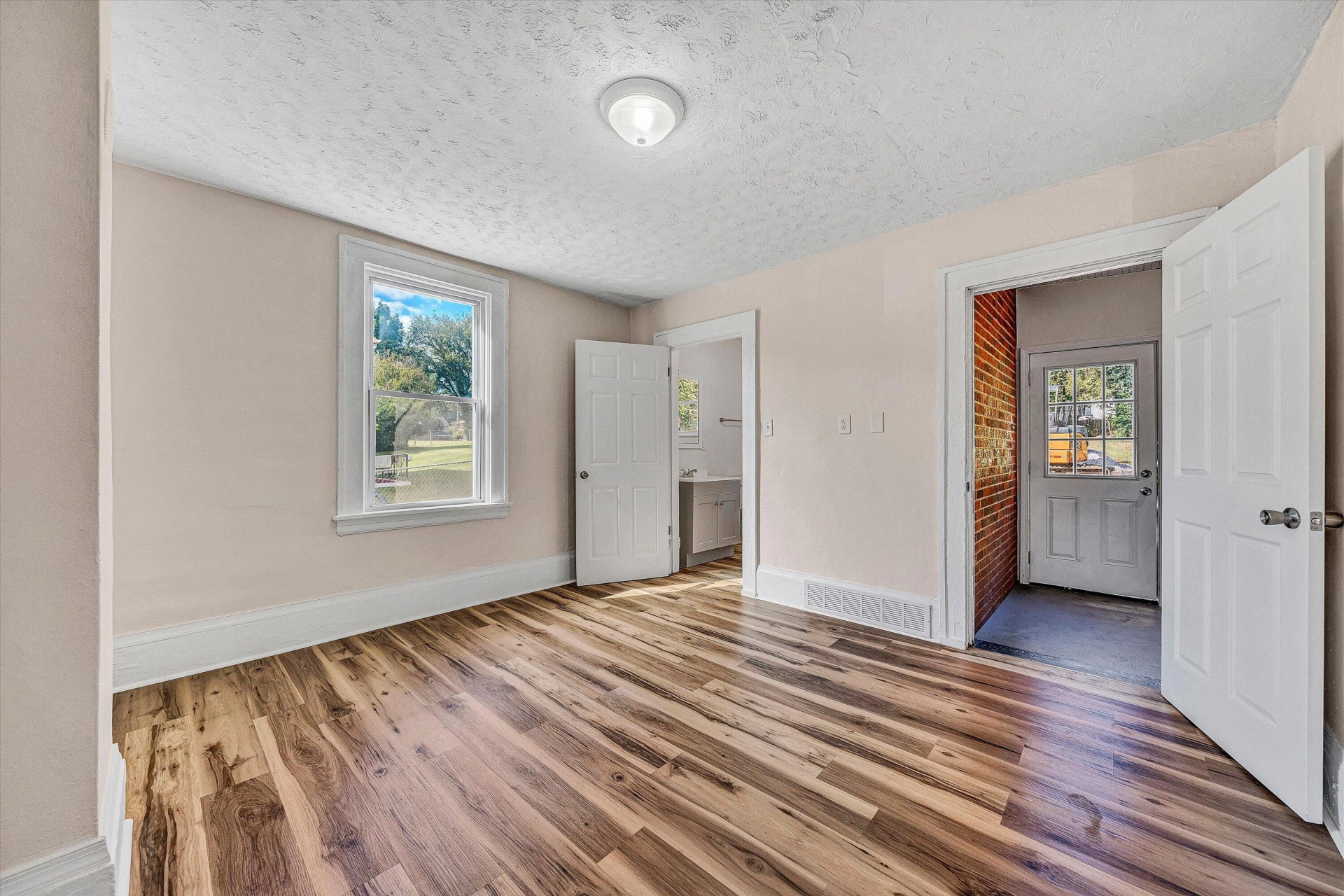 2431 Delaware AVE - Photo 8