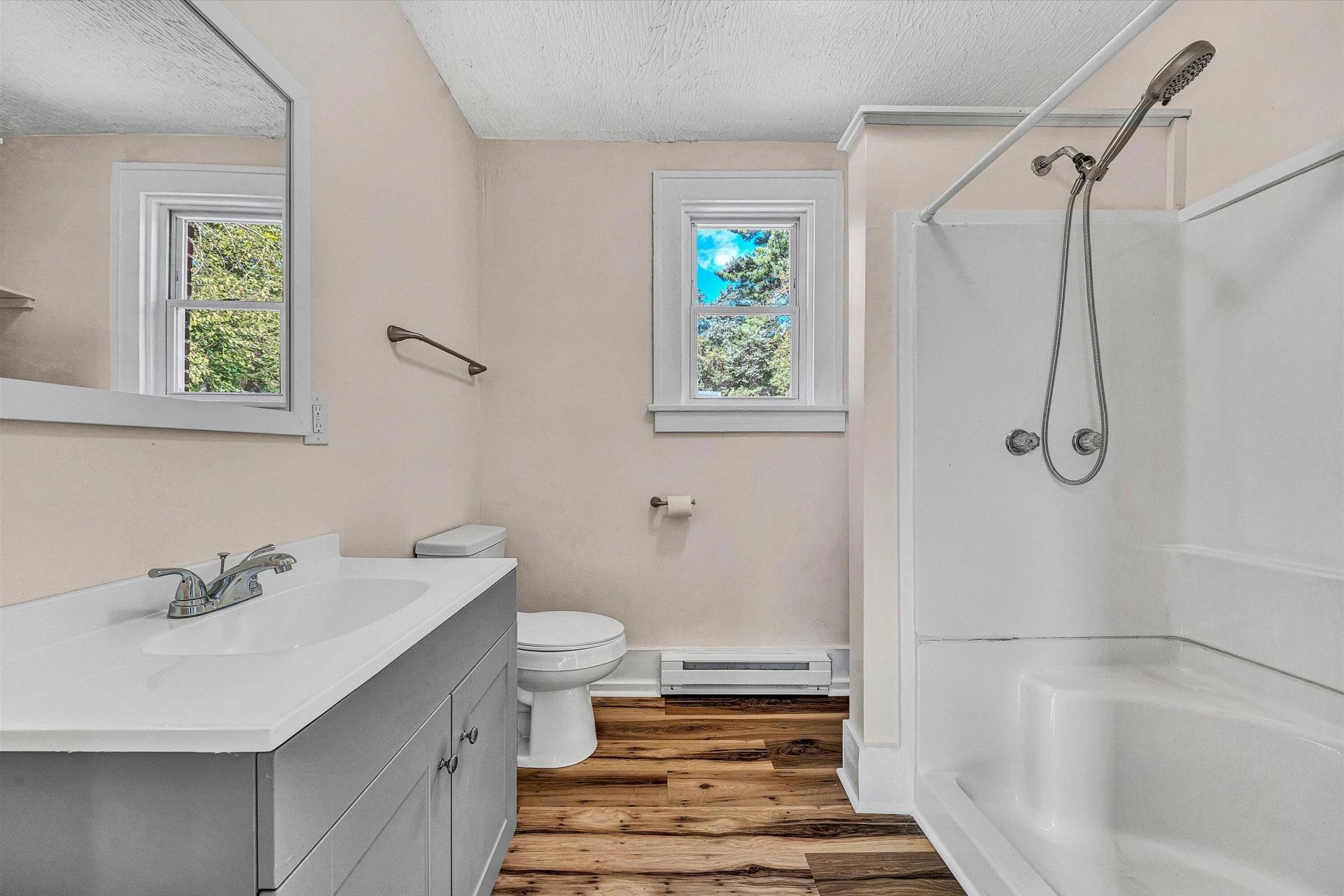 2431 Delaware AVE - Photo 9