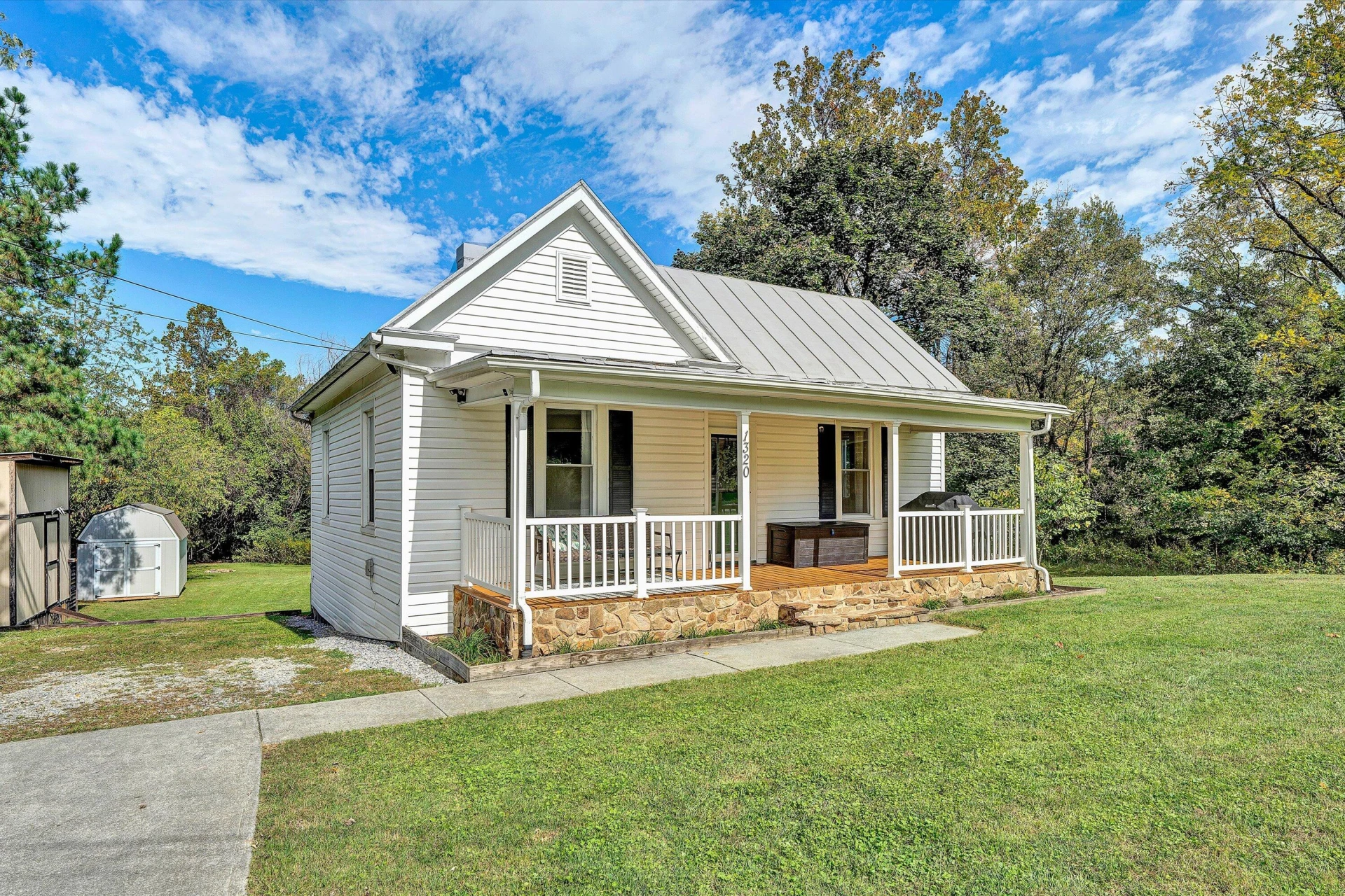 1320 Eddington RD - Photo 2