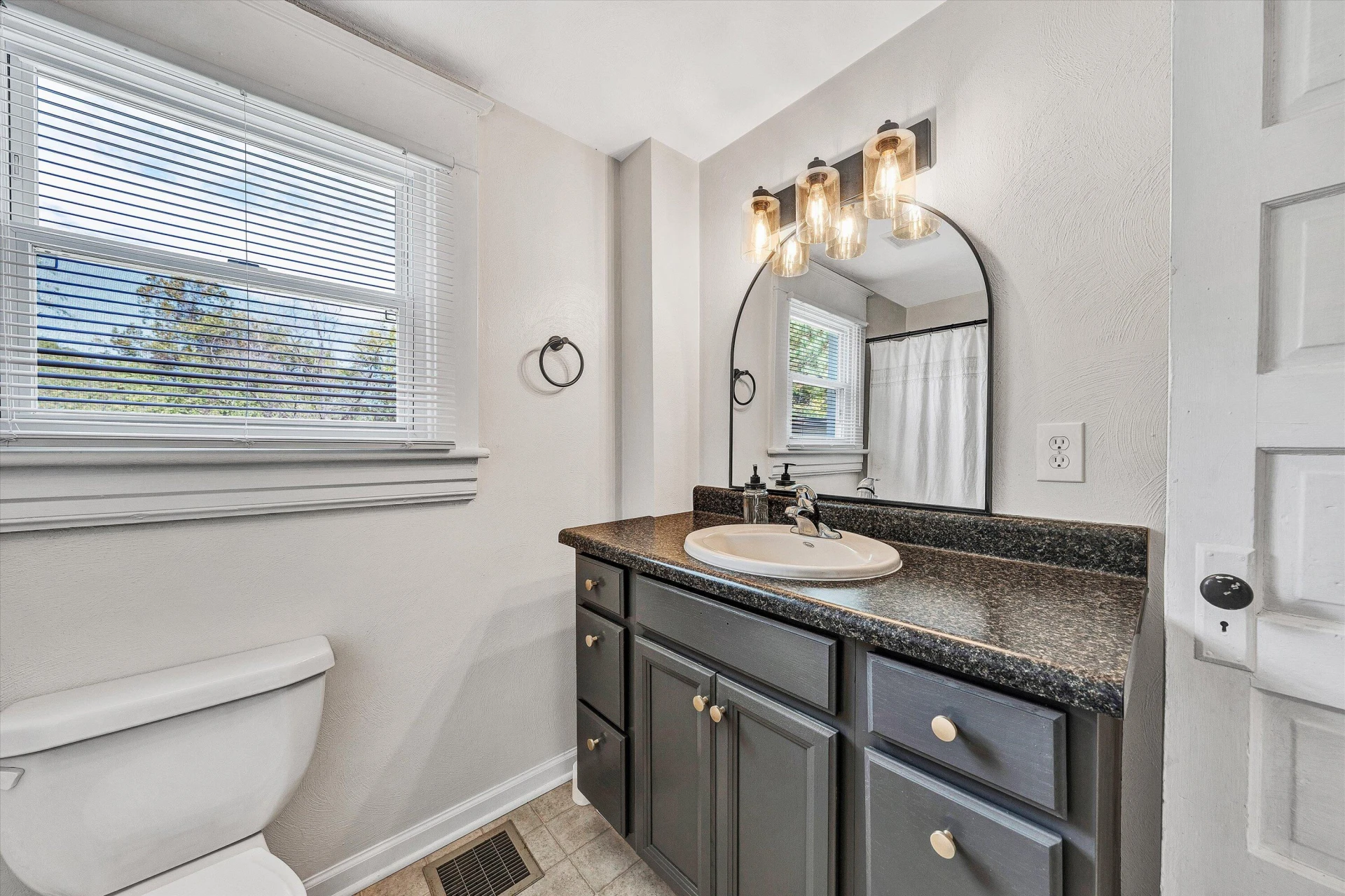 1320 Eddington RD - Photo 20