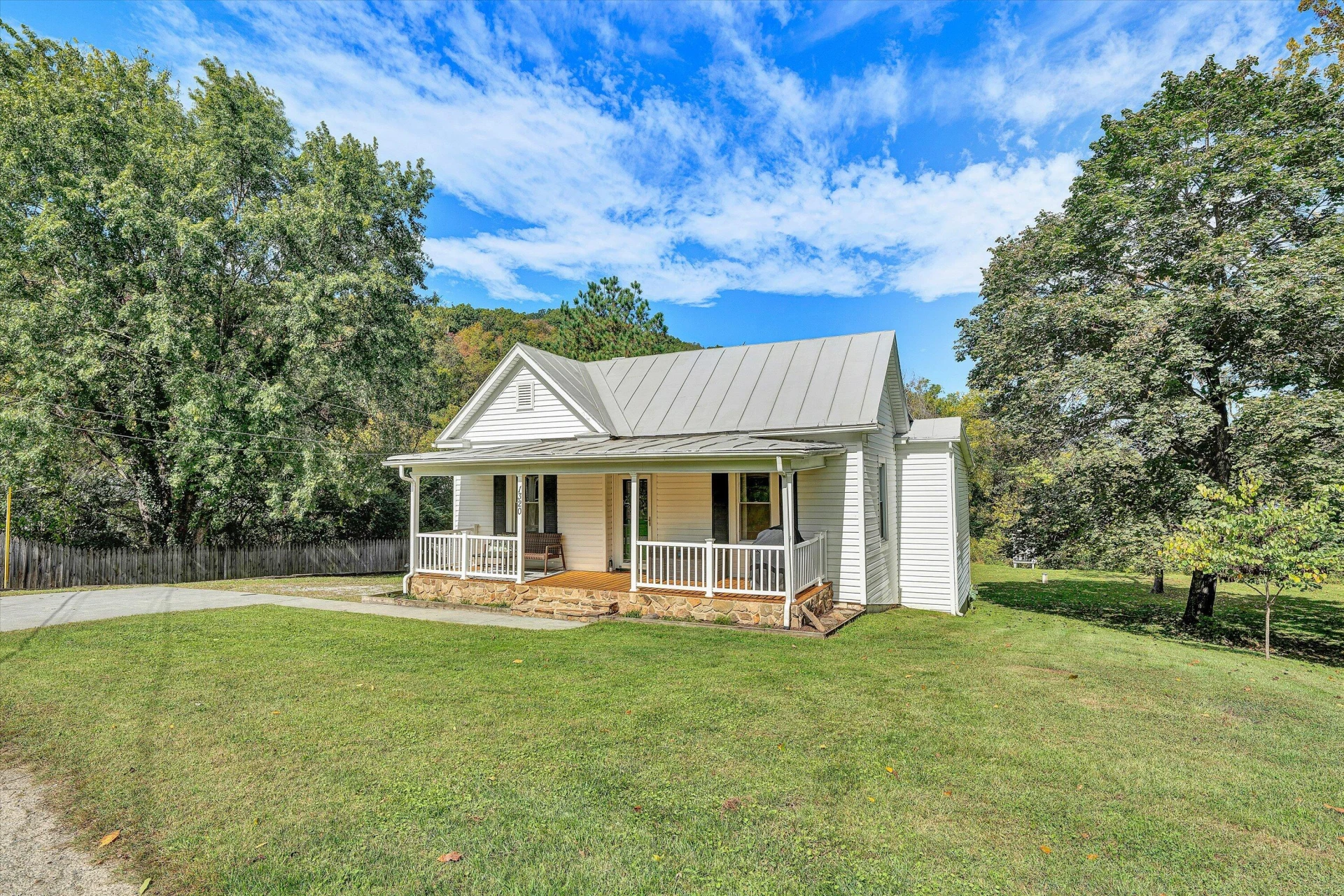 1320 Eddington RD - Photo 3