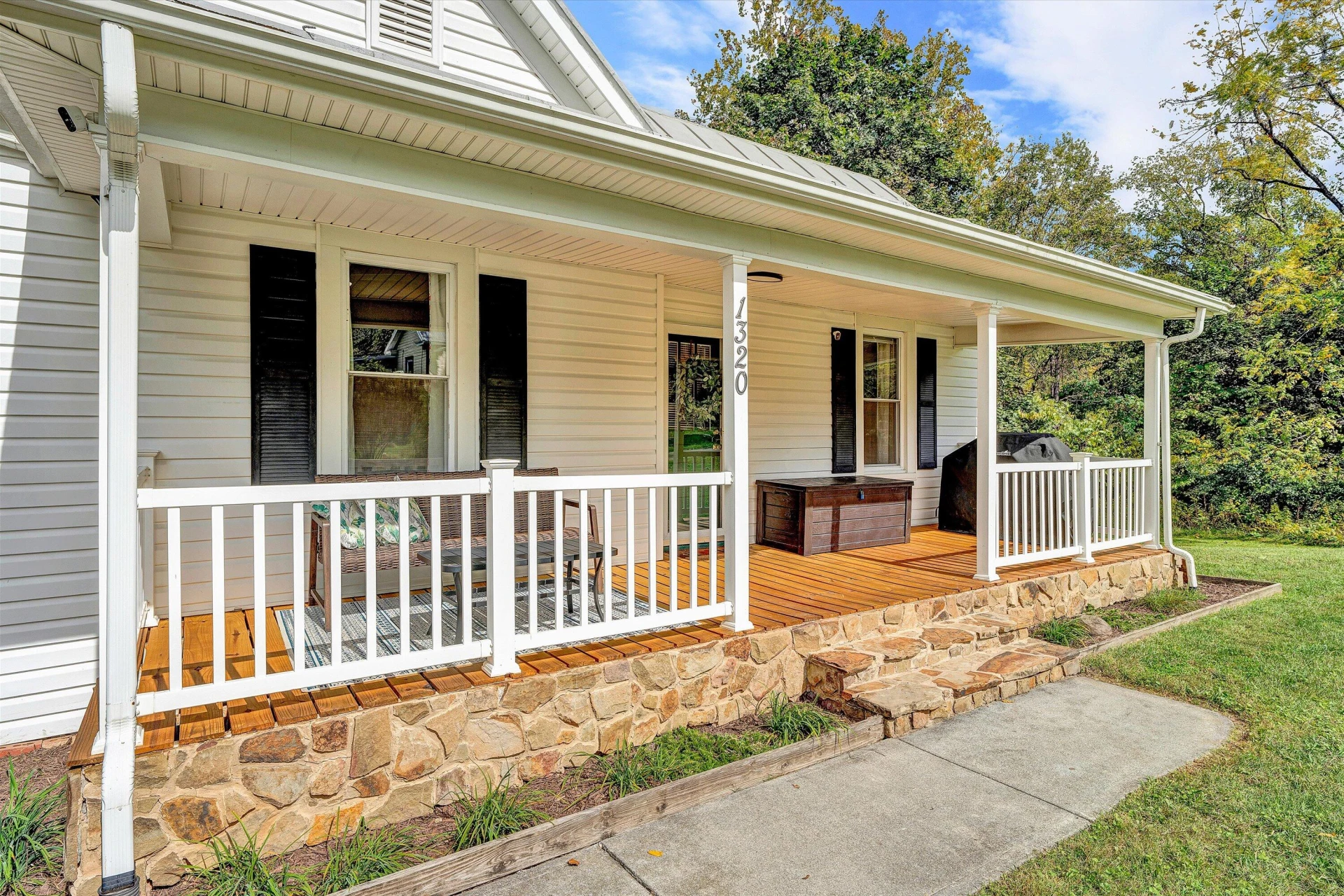 1320 Eddington RD - Photo 4