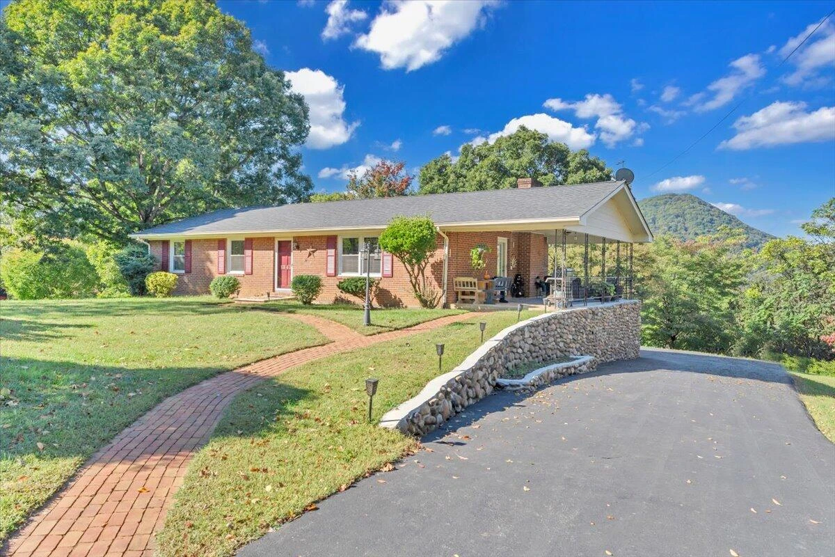 1843 Redwood RD