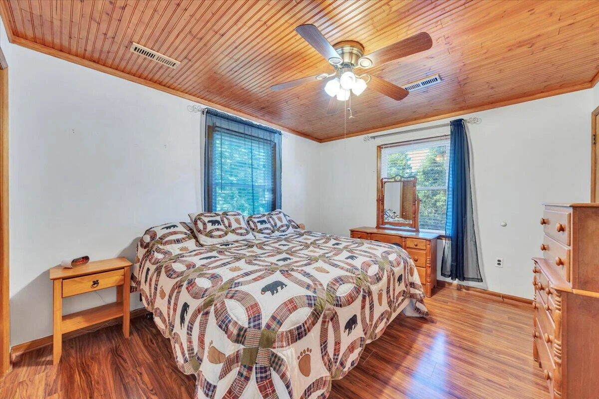 1843 Redwood RD - Photo 10