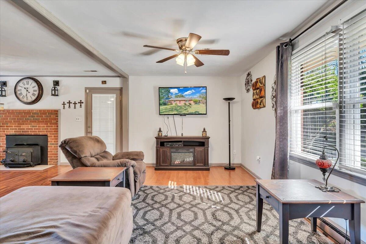 1843 Redwood RD - Photo 5