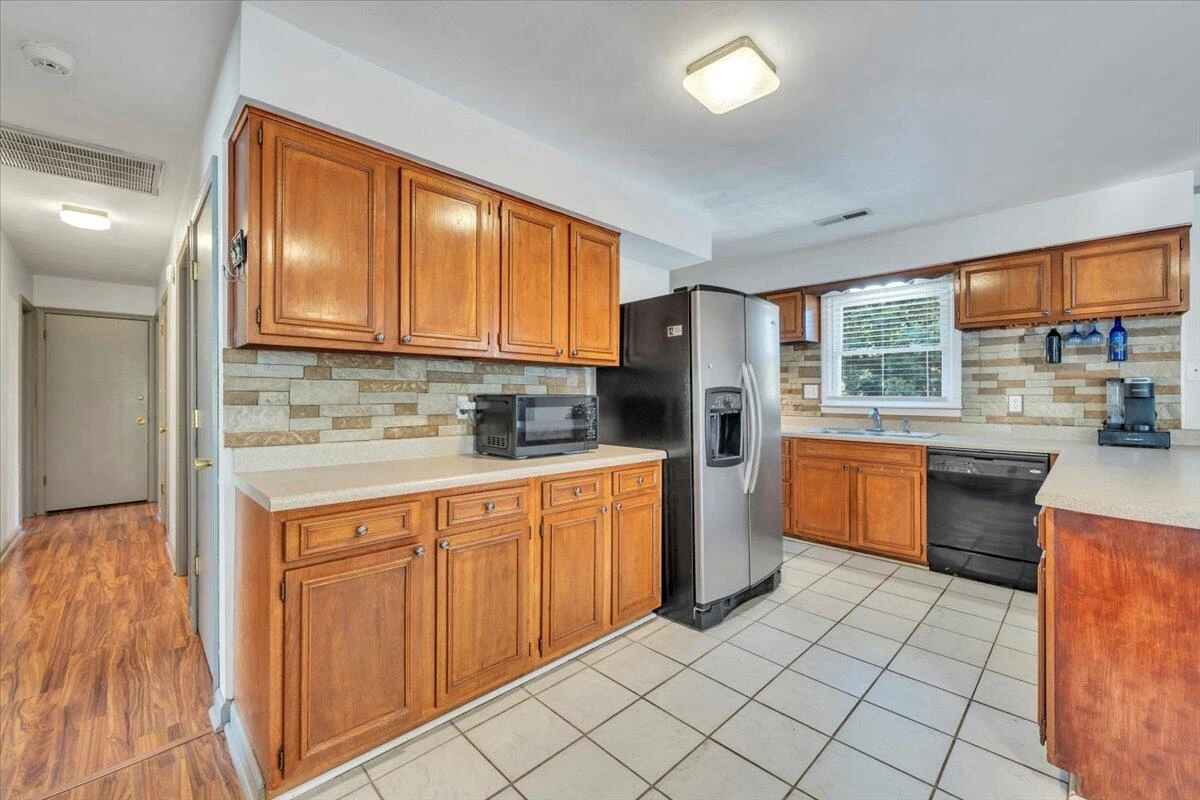 1843 Redwood RD - Photo 8