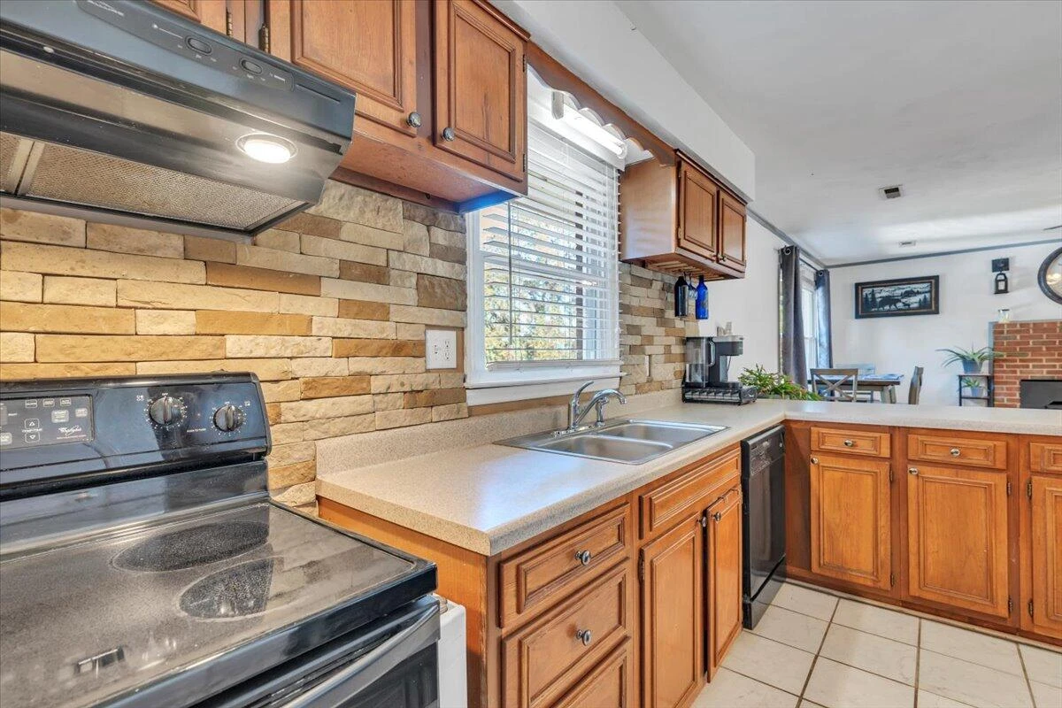 1843 Redwood RD - Photo 9