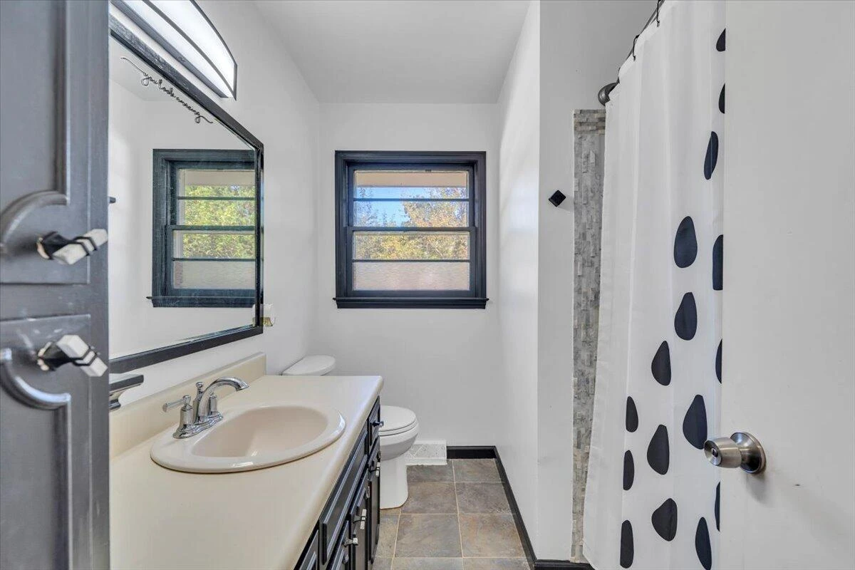 2441 Meadowbrook RD - Photo 21