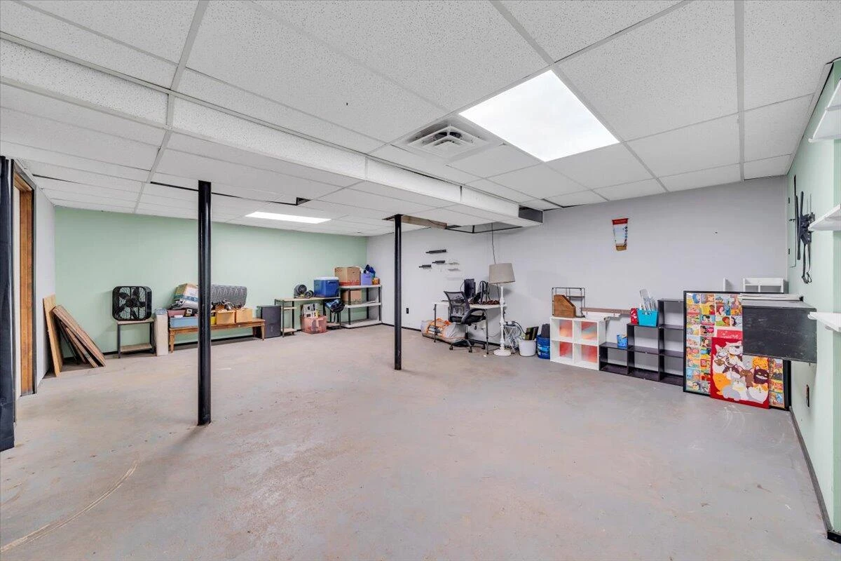 2441 Meadowbrook RD - Photo 23