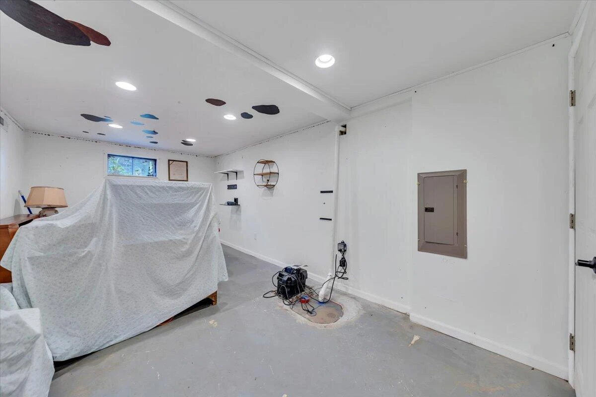 2441 Meadowbrook RD - Photo 26