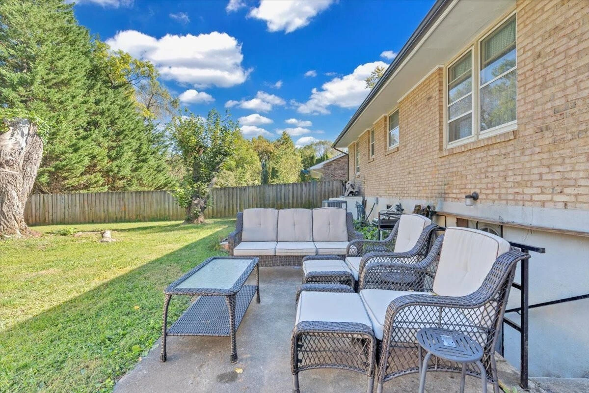 2441 Meadowbrook RD - Photo 30