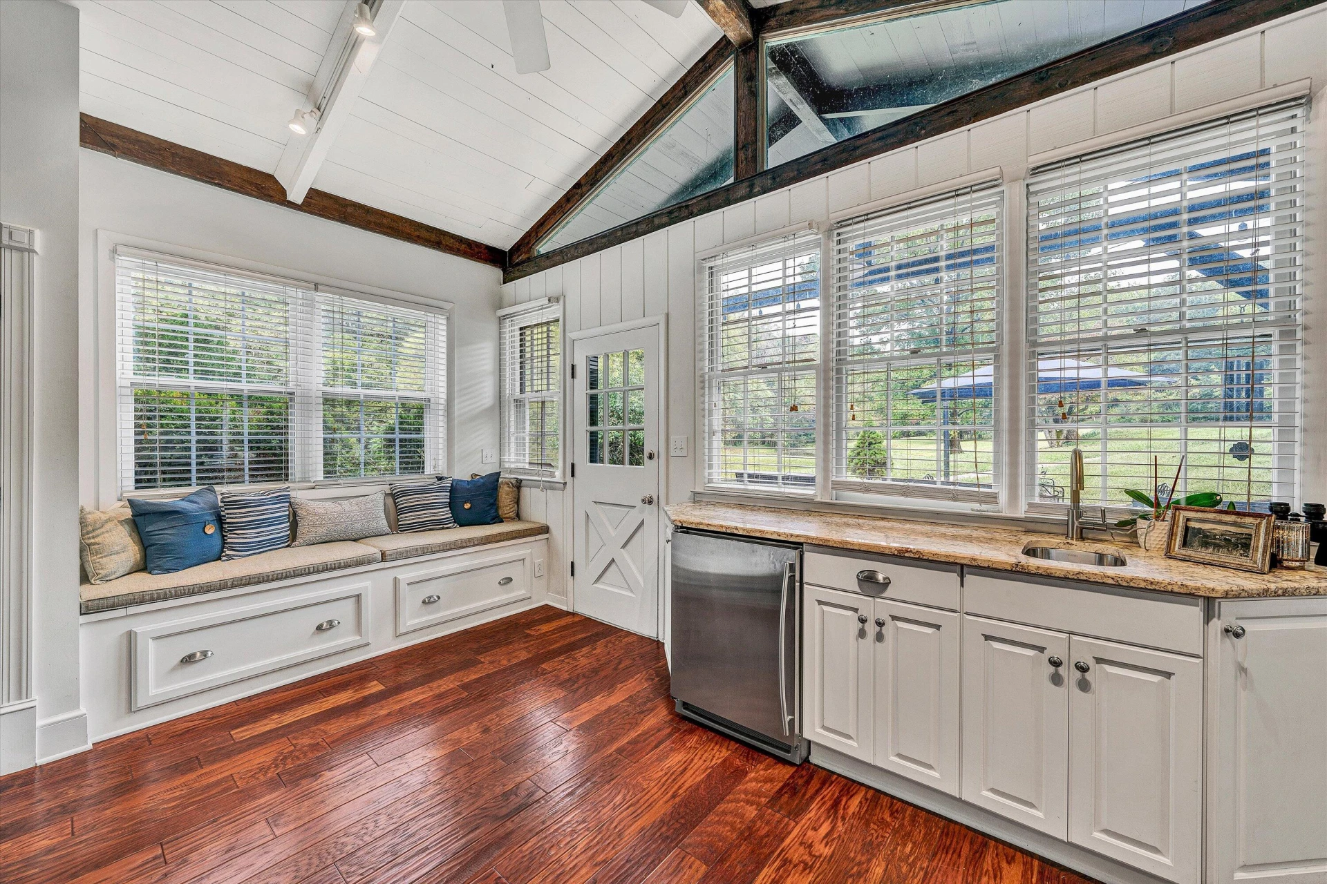 400 Walnut RD - Photo 20