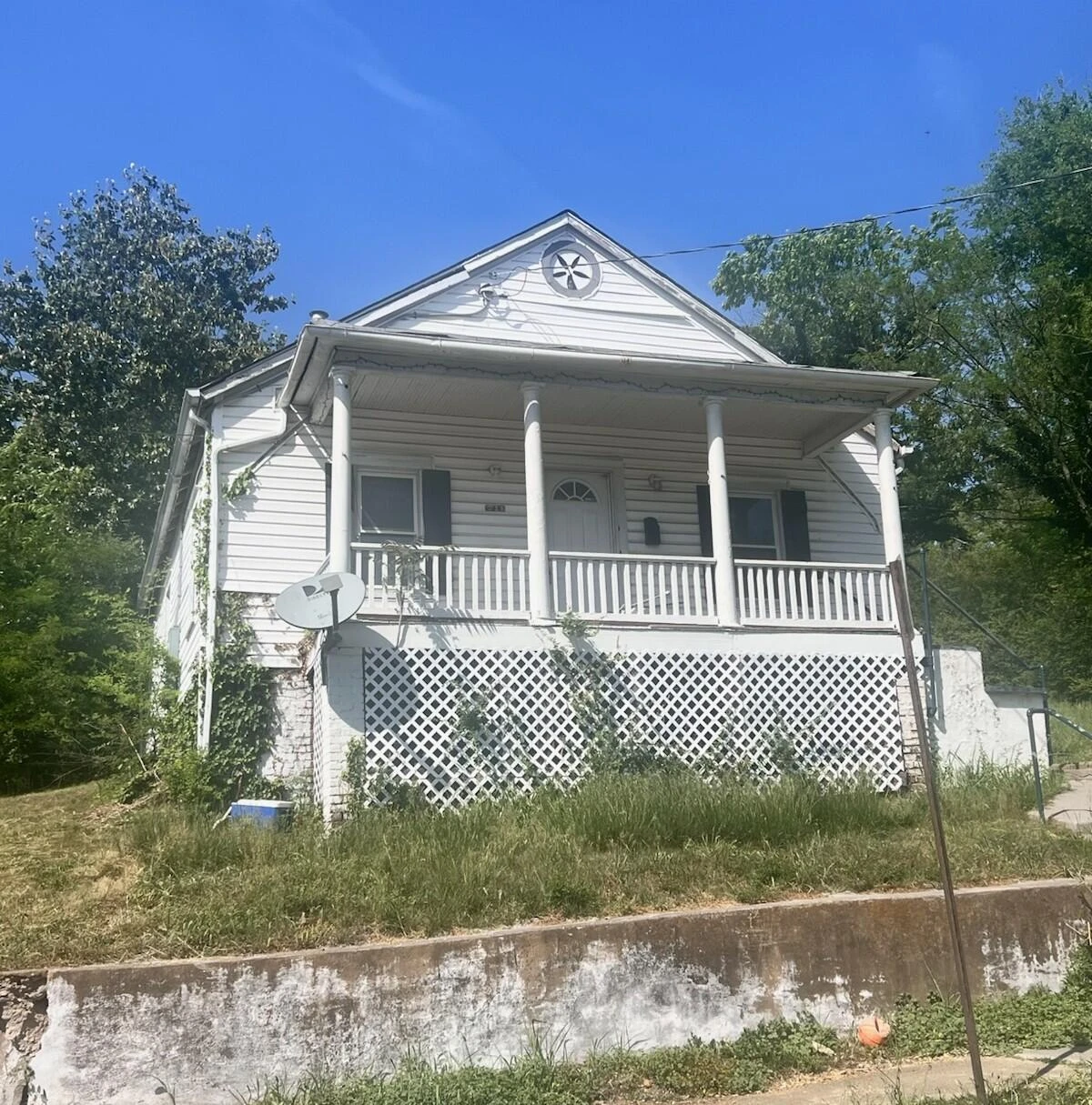 711 Harrison AVE