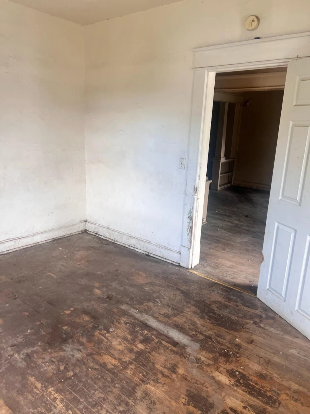 711 Harrison AVE - Photo 2