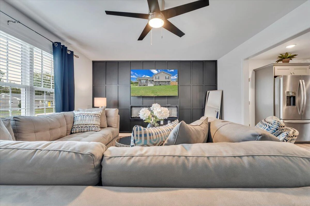 4018 Hazelridge RD - Photo 2