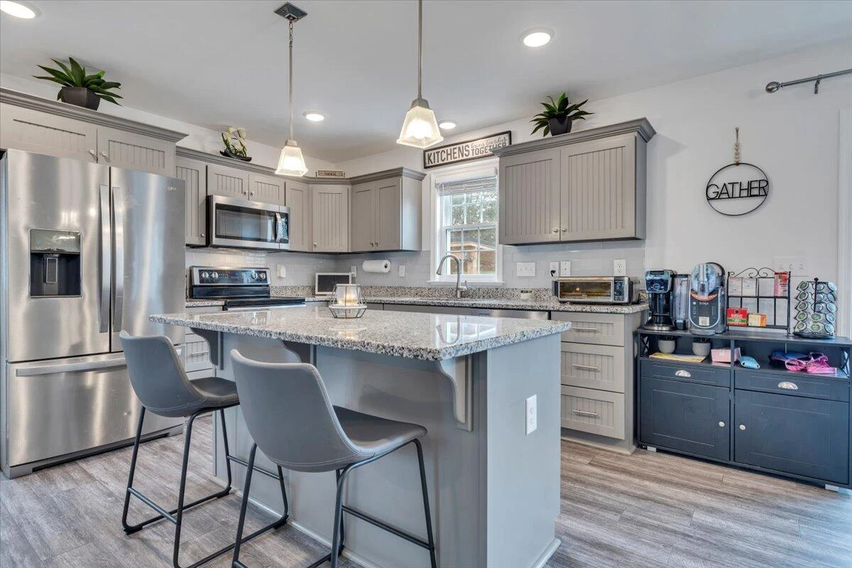 4018 Hazelridge RD - Photo 6