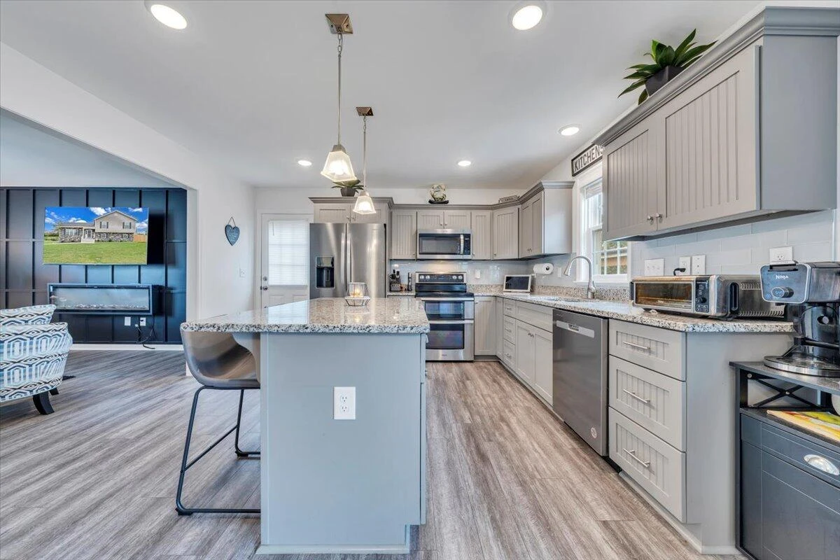4018 Hazelridge RD - Photo 8