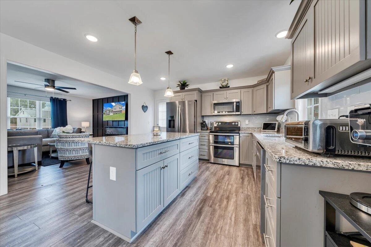 4018 Hazelridge RD - Photo 9