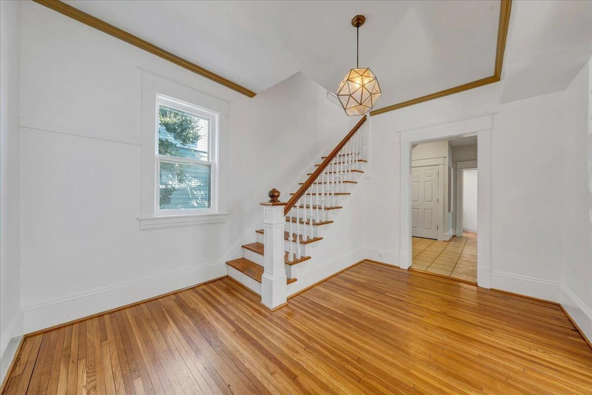 2115 Berkley AVE - Photo 2