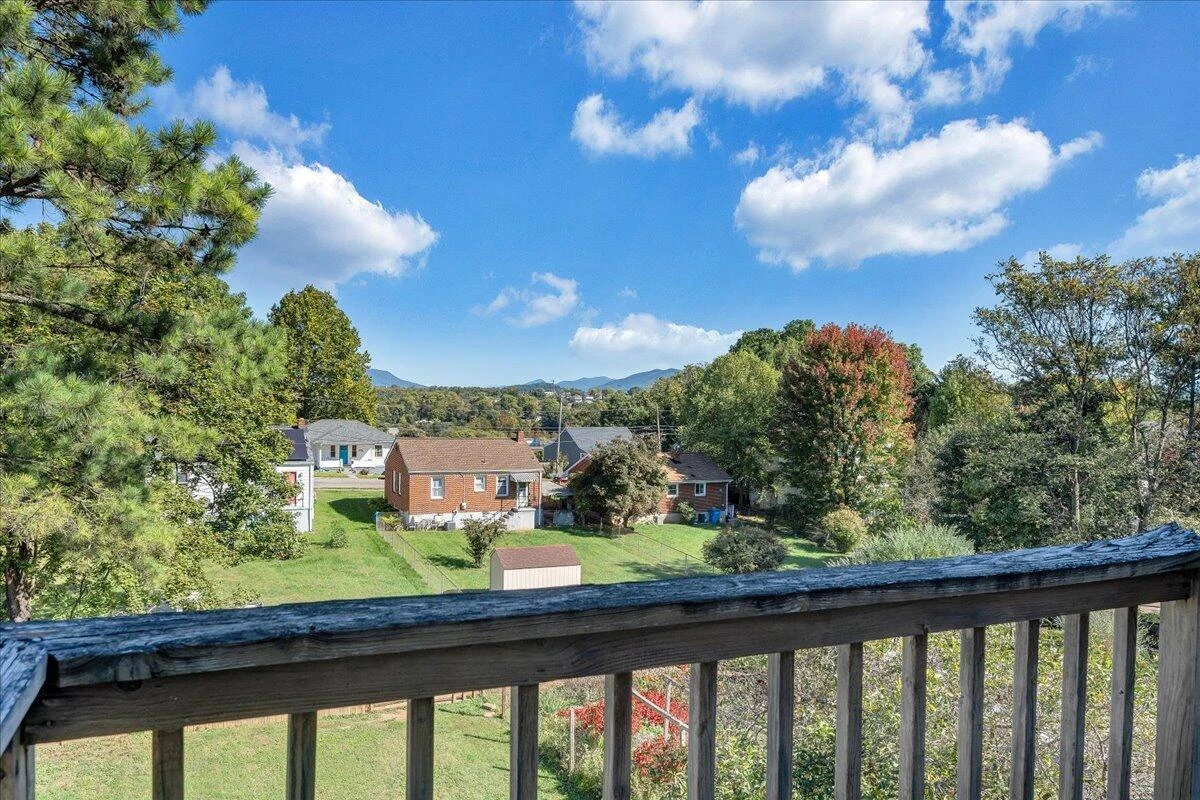 2115 Berkley AVE - Photo 22