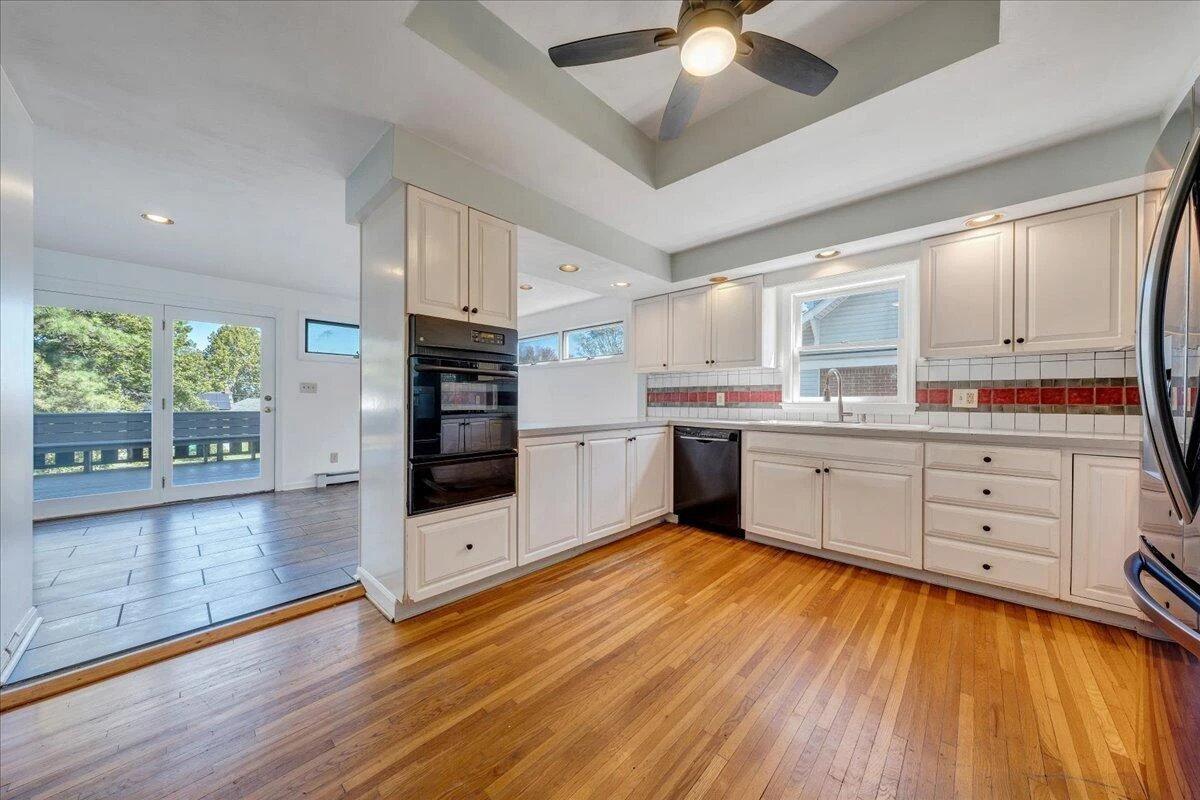 2115 Berkley AVE - Photo 3