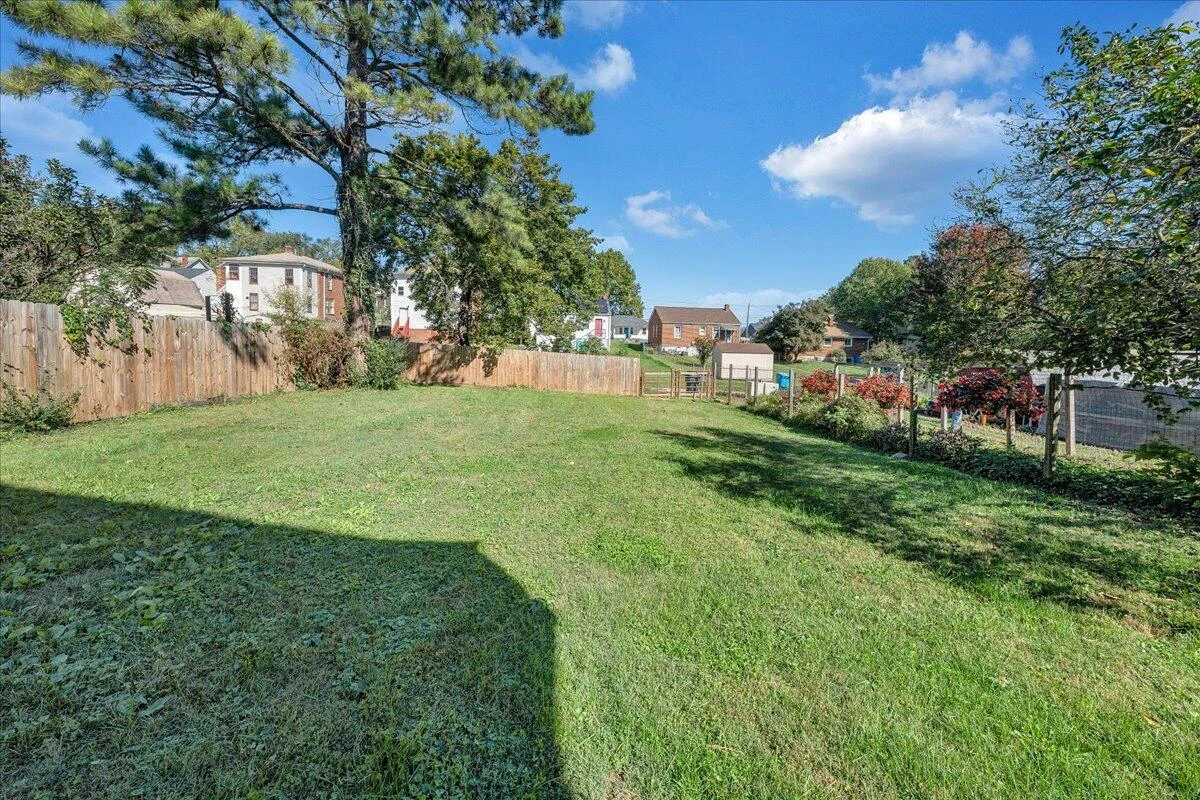 2115 Berkley AVE - Photo 32