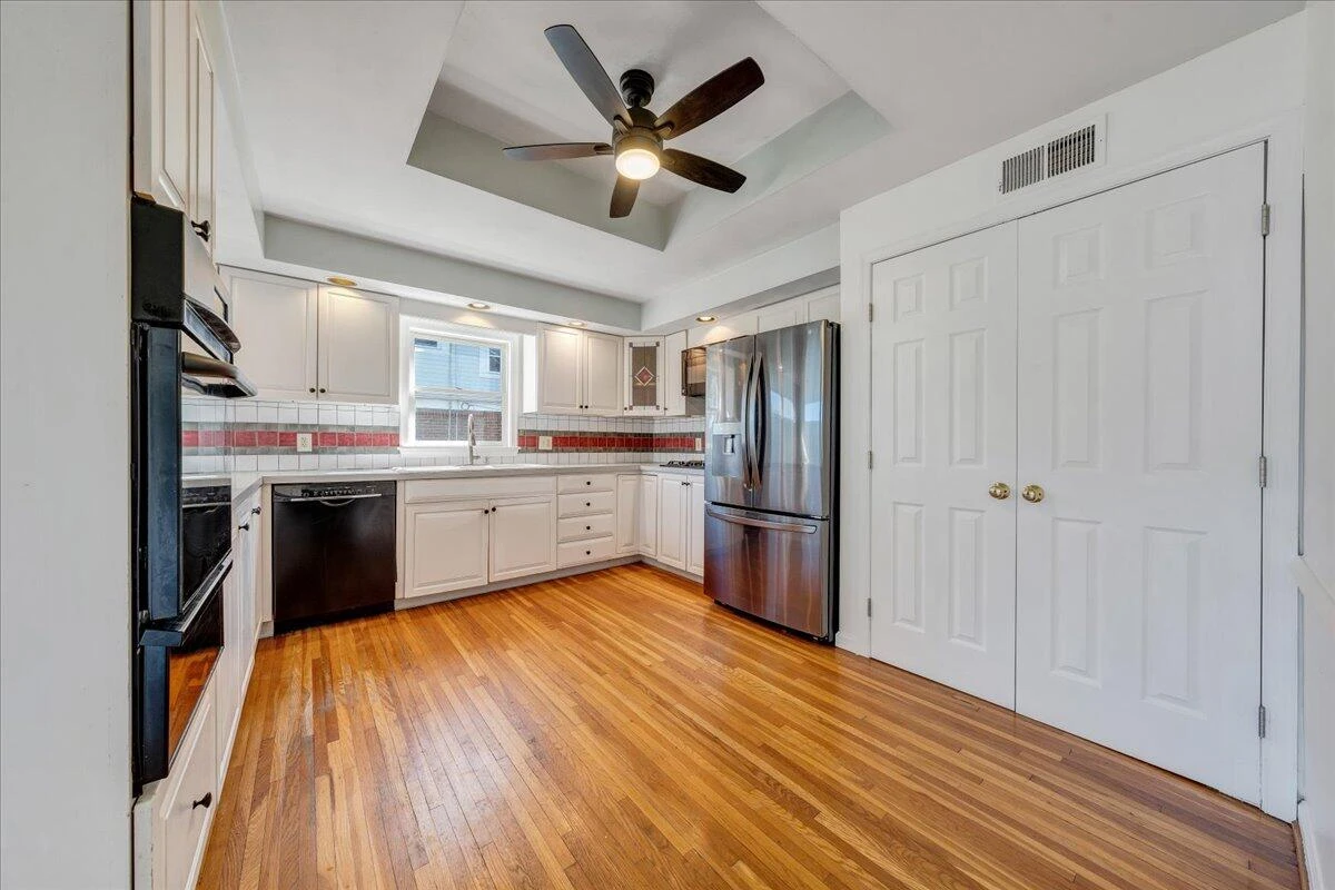 2115 Berkley AVE - Photo 5
