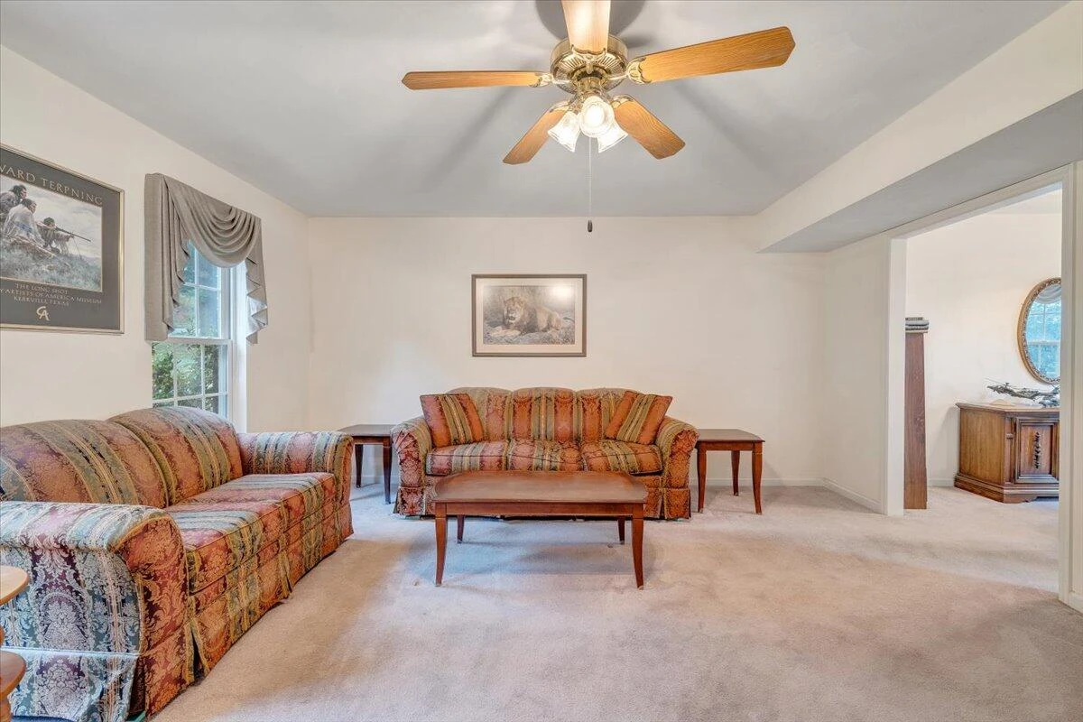 1569 Read Mountain RD - Photo 16