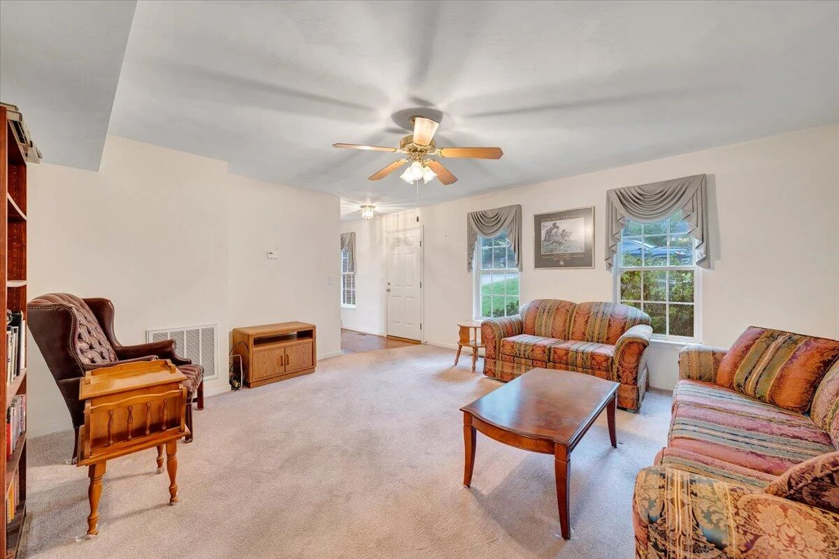 1569 Read Mountain RD - Photo 17